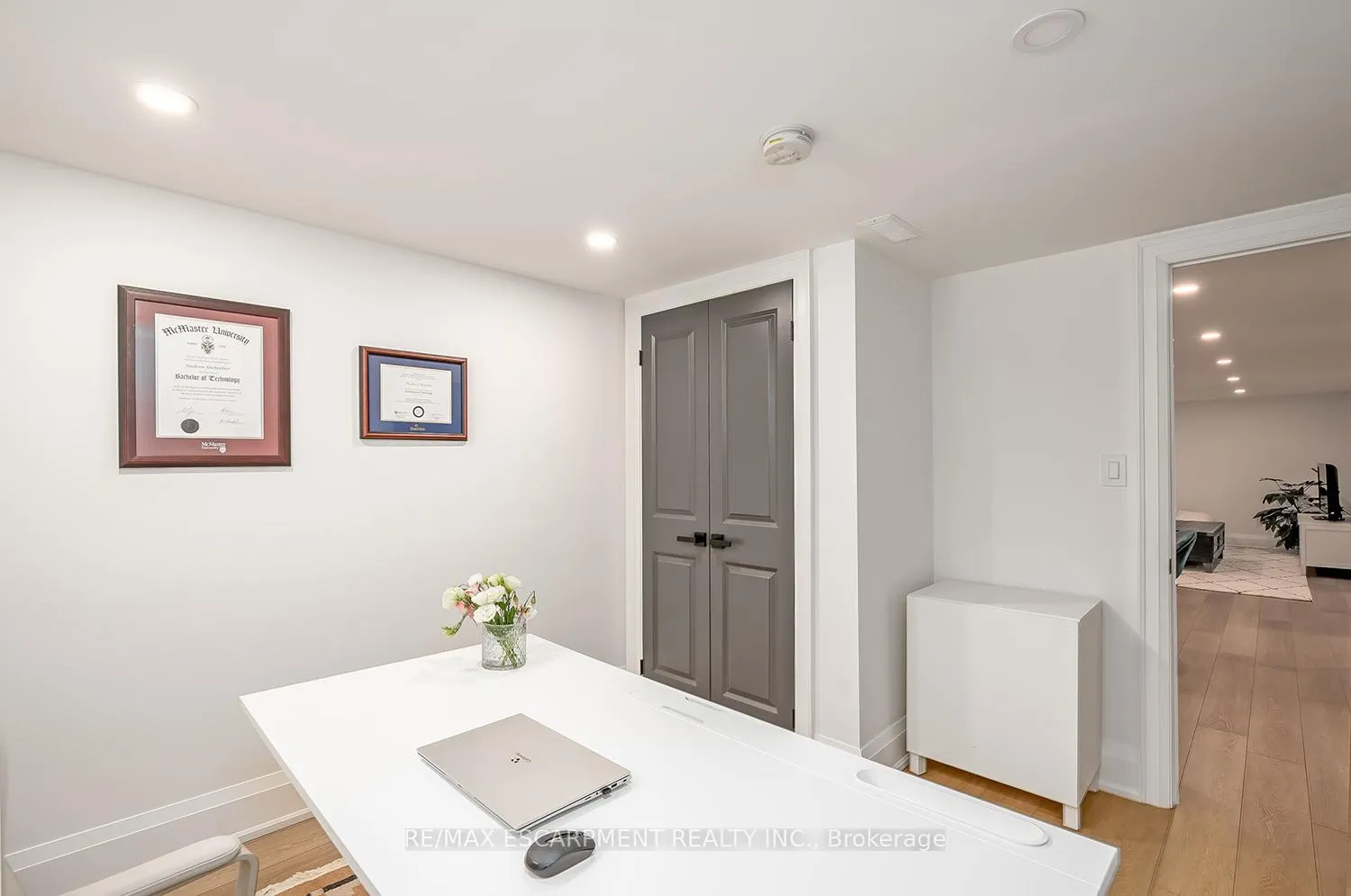 Photo 33 of 564 Maplehill Drive, Burlington, Roseland — HOMEH
