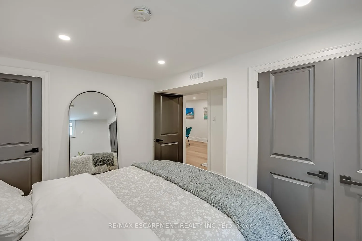 Photo 36 of 564 Maplehill Drive, Burlington, Roseland — HOMEH