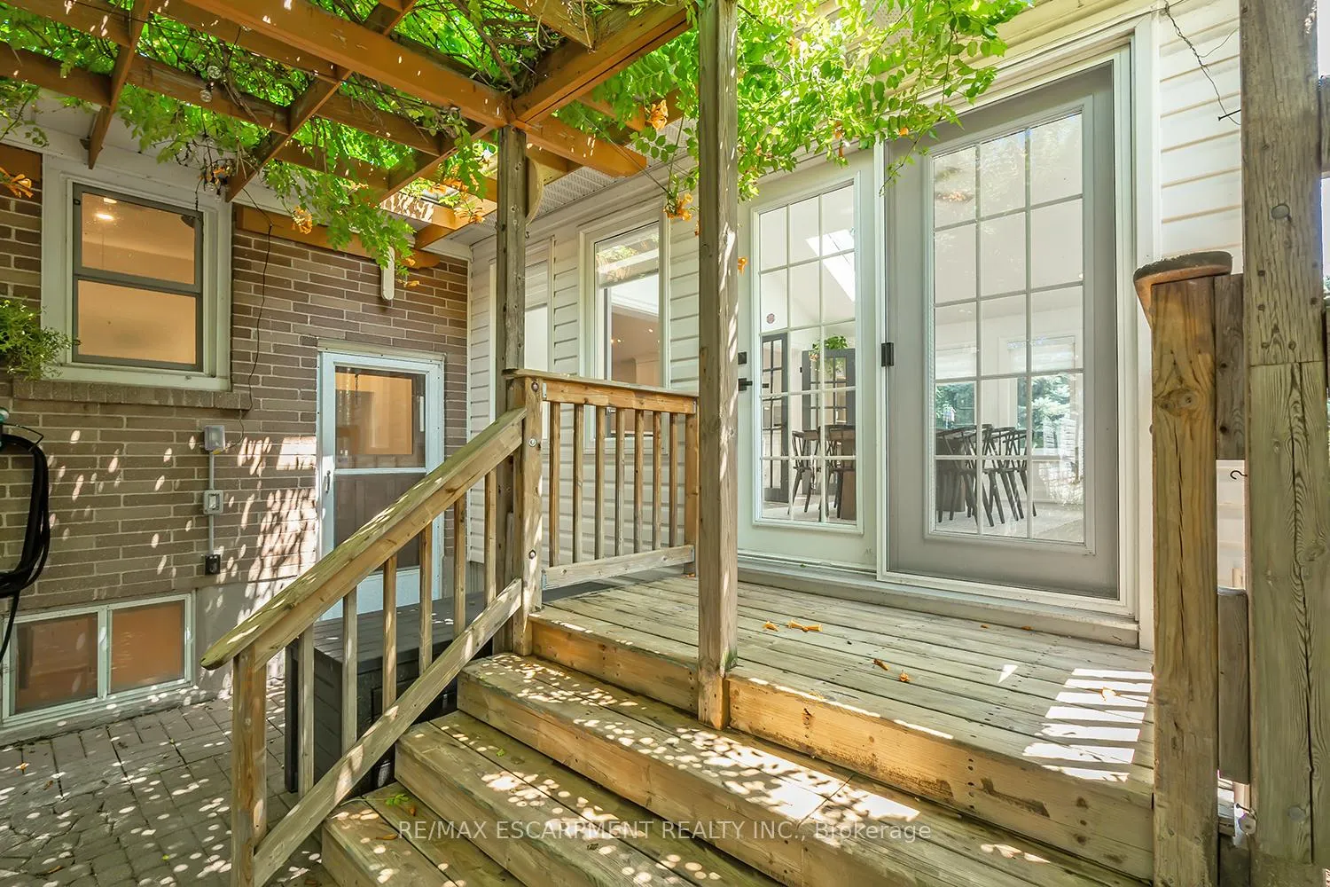 Photo 37 of 564 Maplehill Drive, Burlington, Roseland — HOMEH