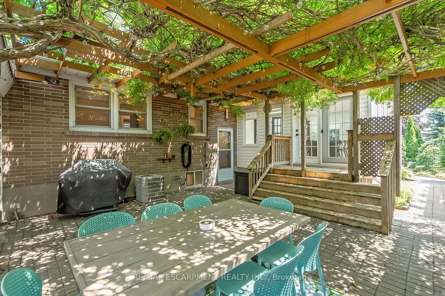 Photo 38 of 564 Maplehill Drive, Burlington, Roseland — HOMEH