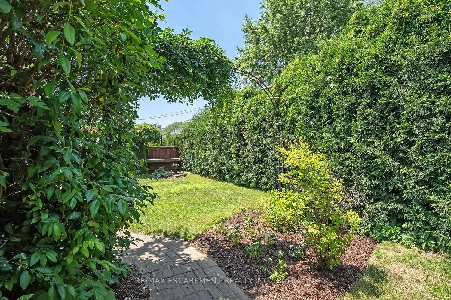Photo 44 of 564 Maplehill Drive, Burlington, Roseland — HOMEH