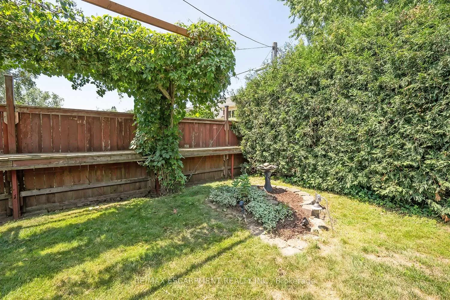 Photo 46 of 564 Maplehill Drive, Burlington, Roseland — HOMEH