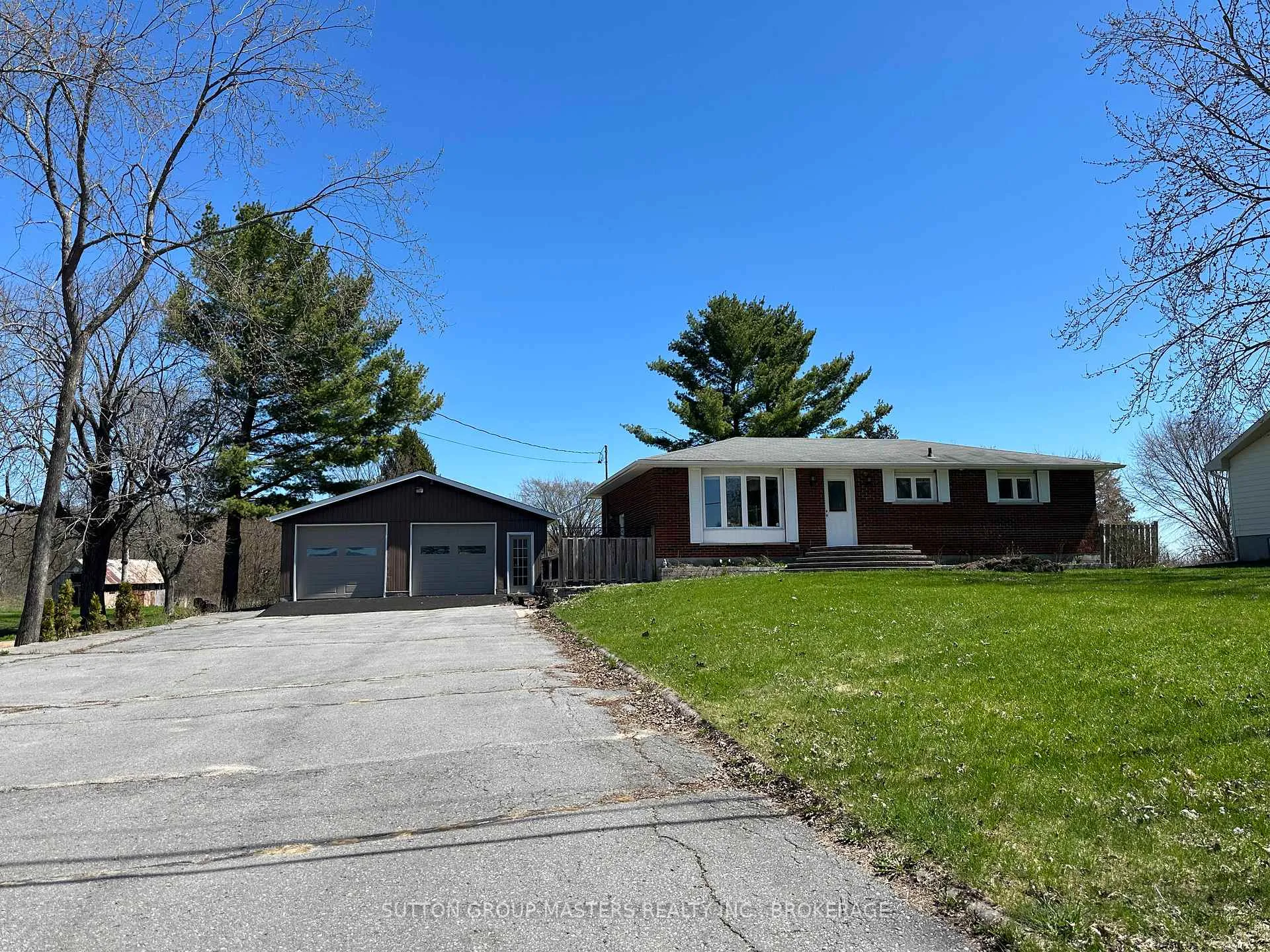 Photo 2 of 3837 Holmes Road, Frontenac, Frontenac South — HOMEH
