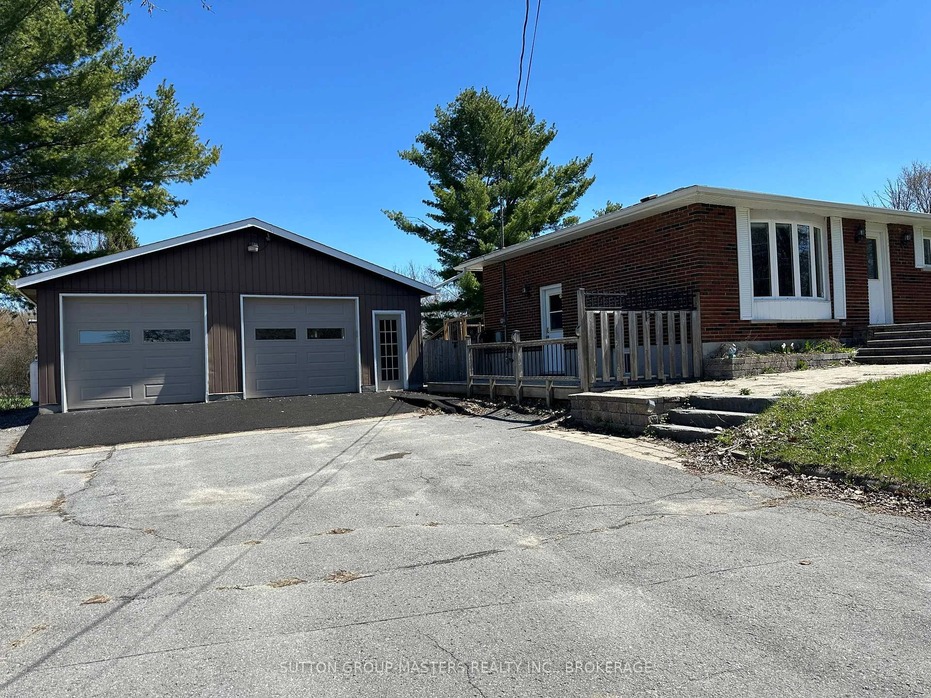 Photo 3 of 3837 Holmes Road, Frontenac, Frontenac South — HOMEH
