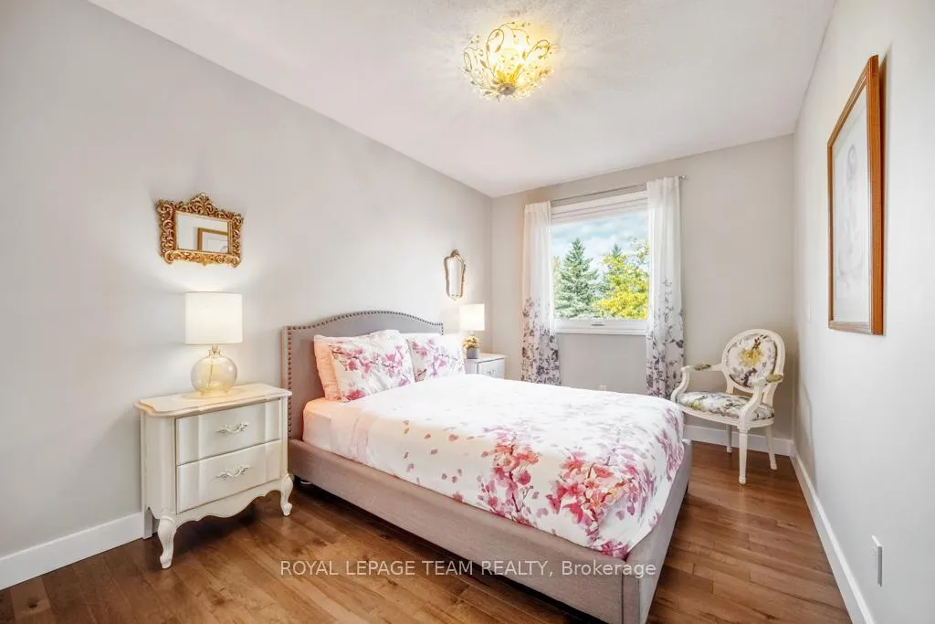 Photo 23 of 103 Dunbarton Court, Ottawa, Cardinal Glen — HOMEH