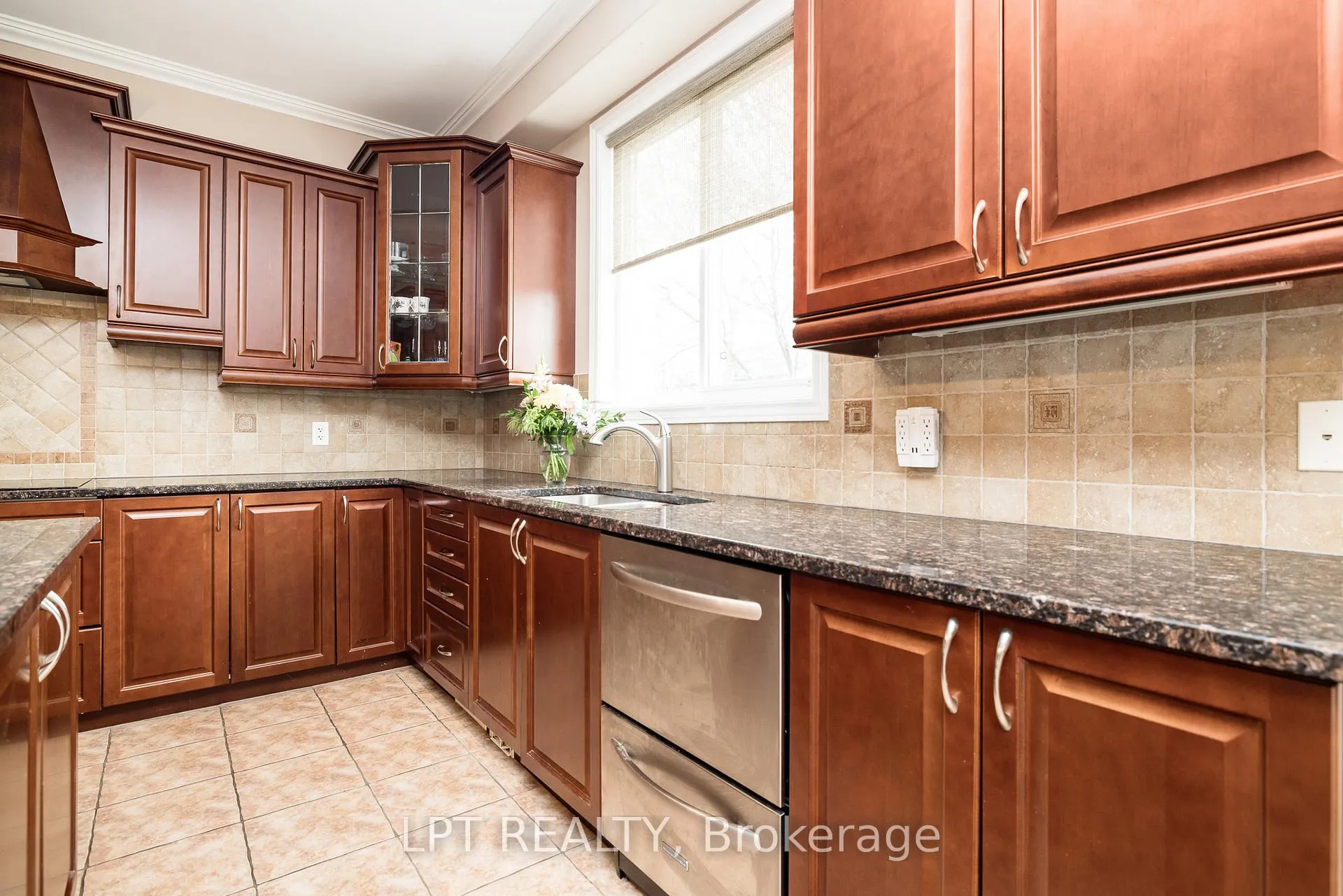 Photo 8 of 415 Landswood Way, Ottawa, Stittsville (South) — HOMEH