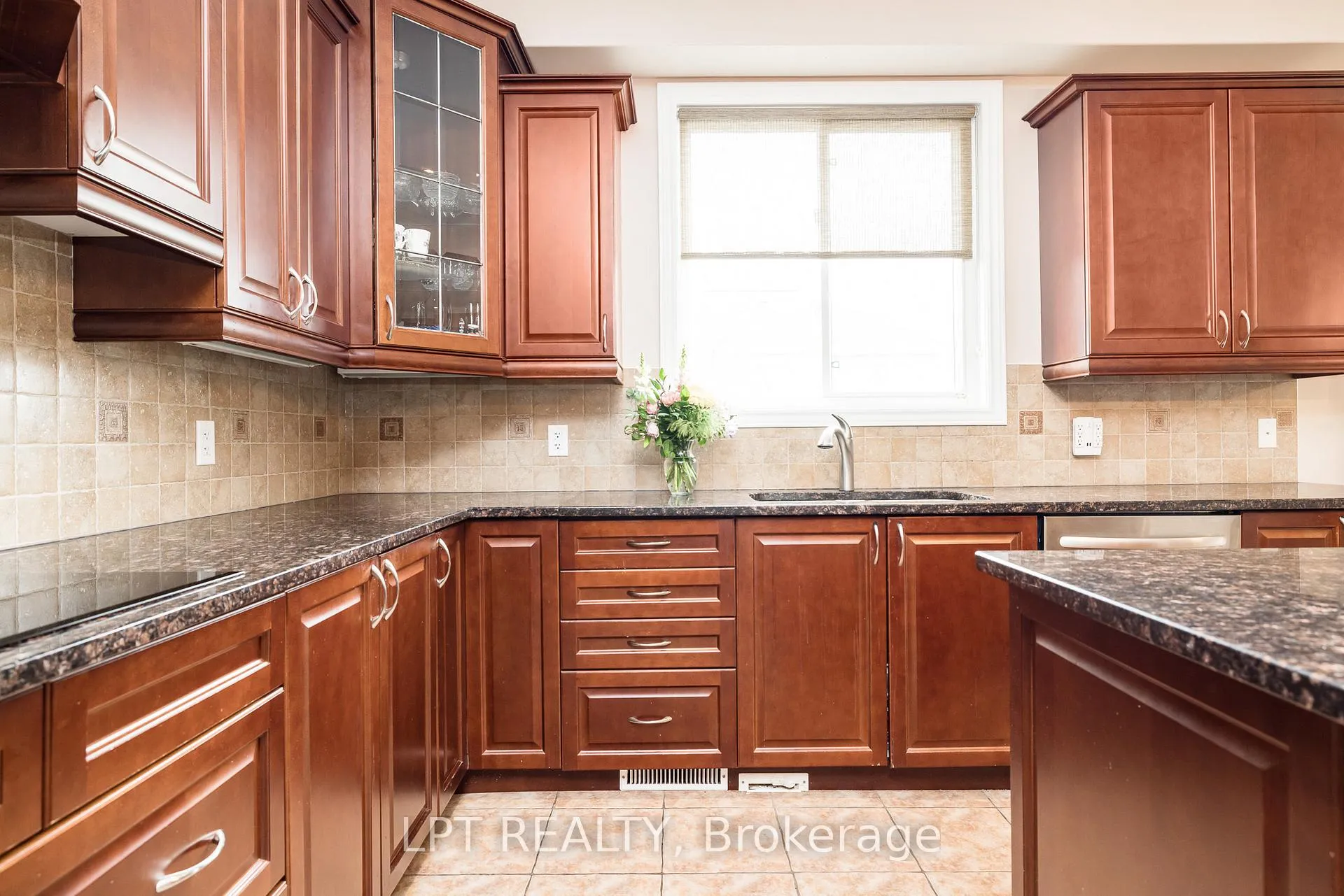 Photo 11 of 415 Landswood Way, Ottawa, Stittsville (South) — HOMEH