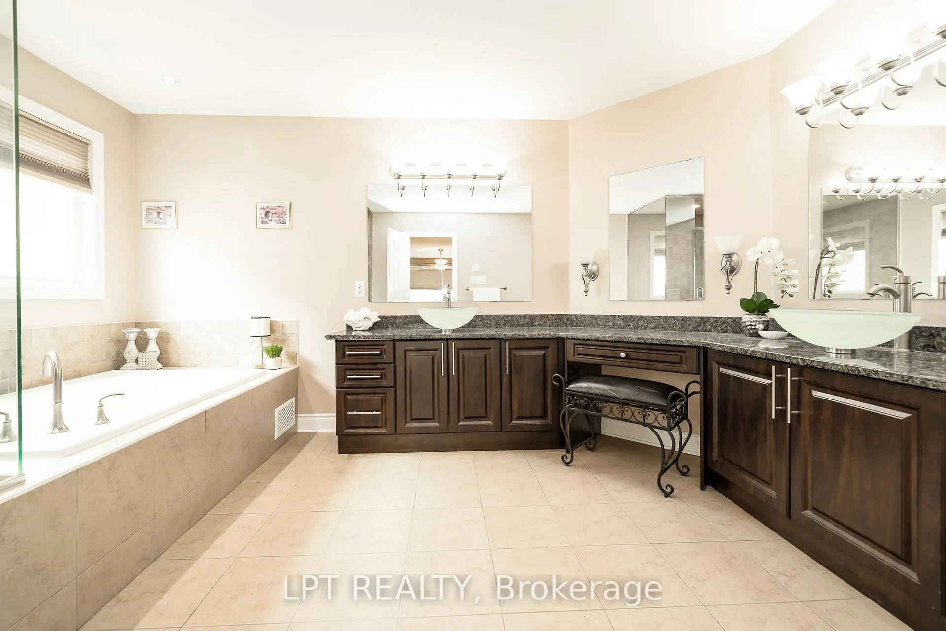 Photo 19 of 415 Landswood Way, Ottawa, Stittsville (South) — HOMEH