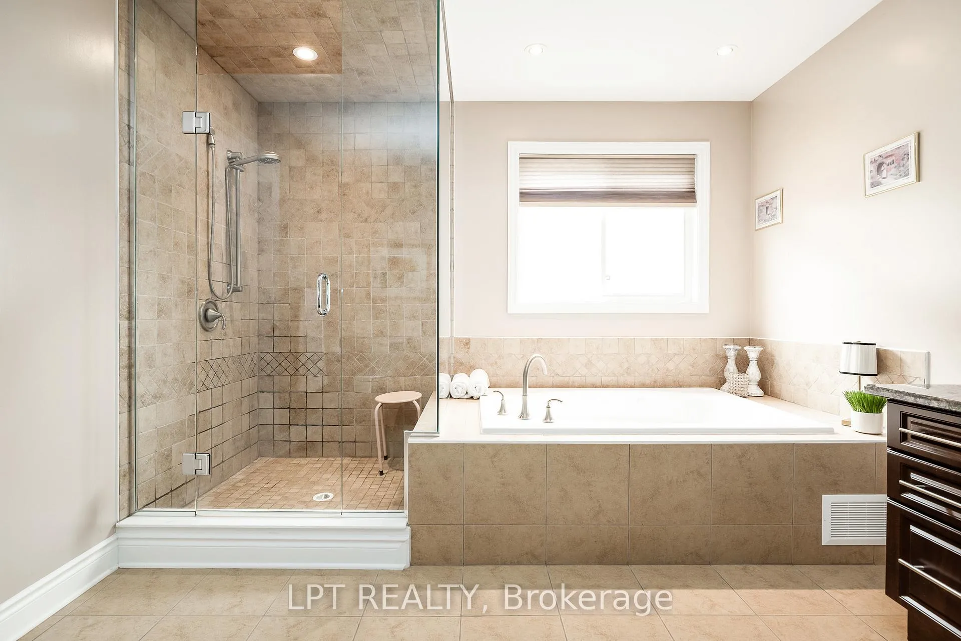 Photo 20 of 415 Landswood Way, Ottawa, Stittsville (South) — HOMEH