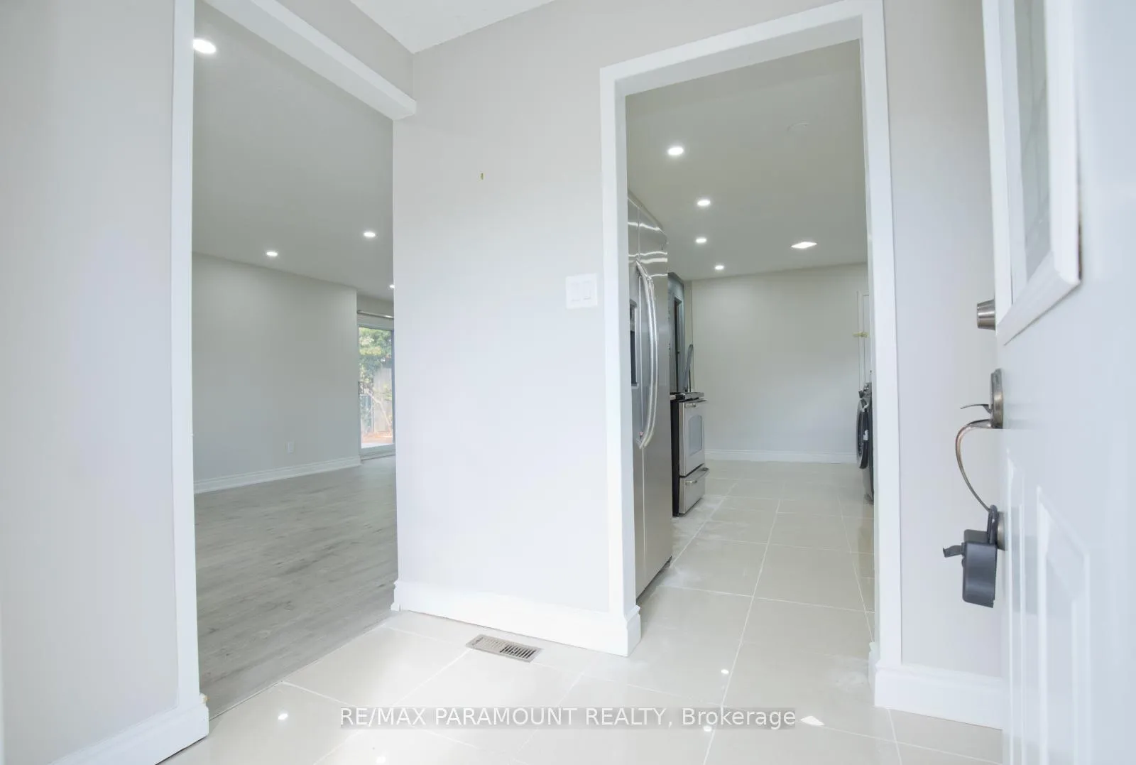 Photo 4 of Unit Upper, 19 Horne Drive, Brampton, Brampton North — HOMEH