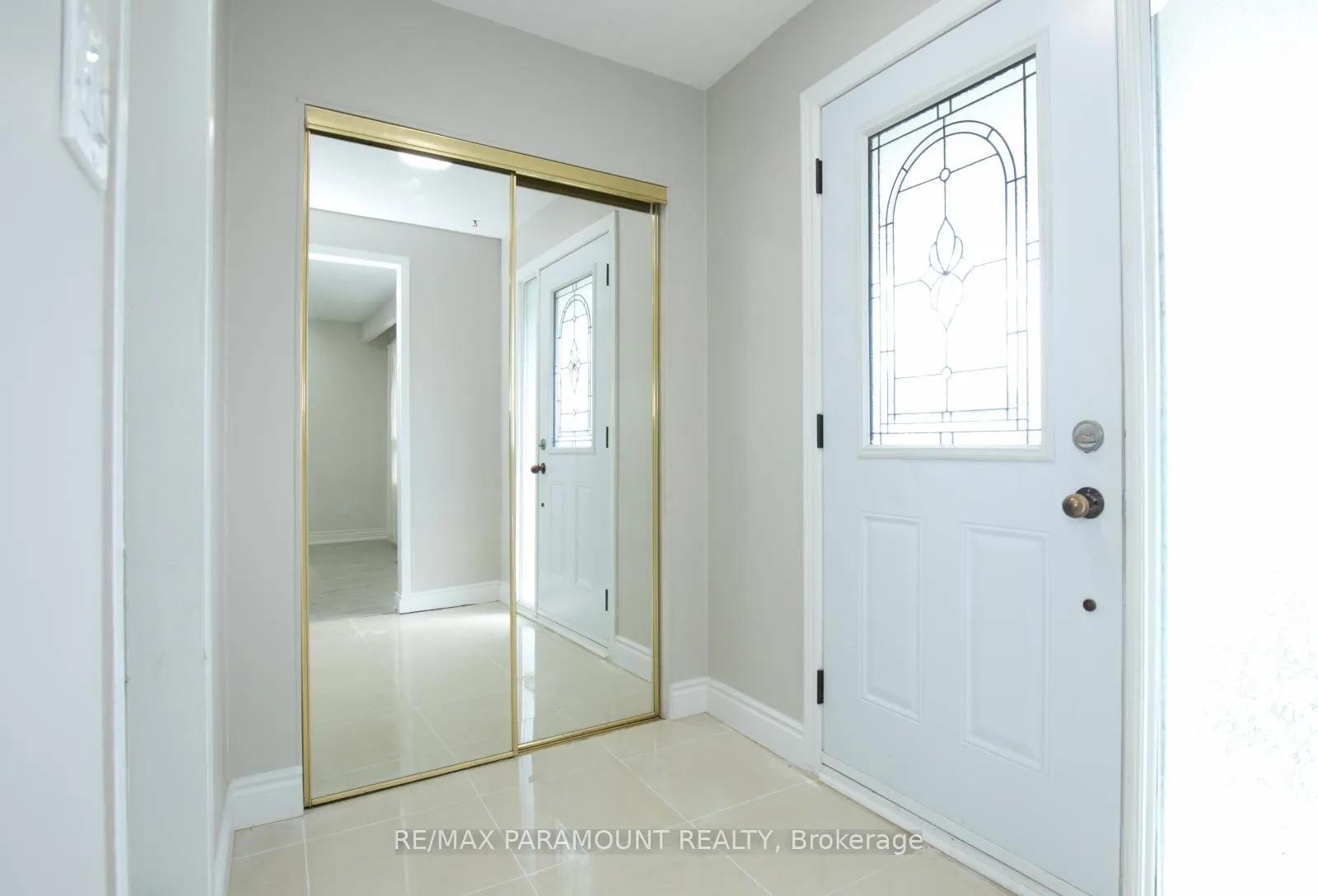 Photo 5 of Unit Upper, 19 Horne Drive, Brampton, Brampton North — HOMEH