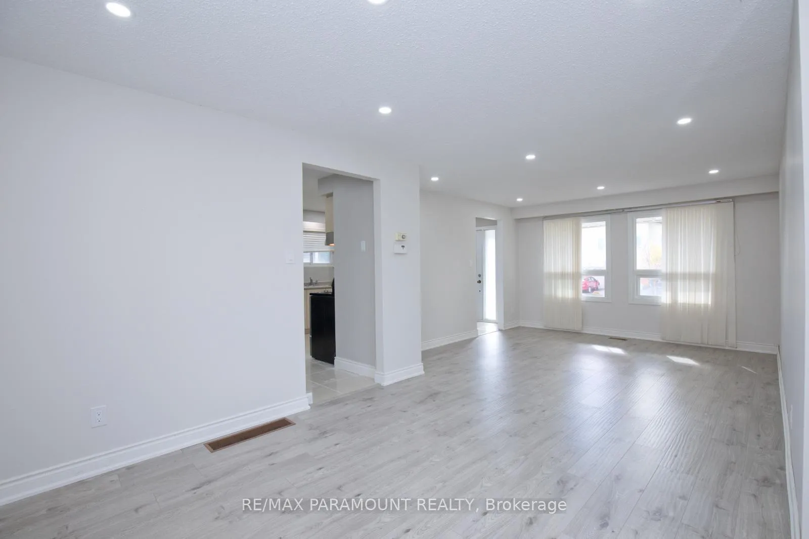 Photo 7 of Unit Upper, 19 Horne Drive, Brampton, Brampton North — HOMEH