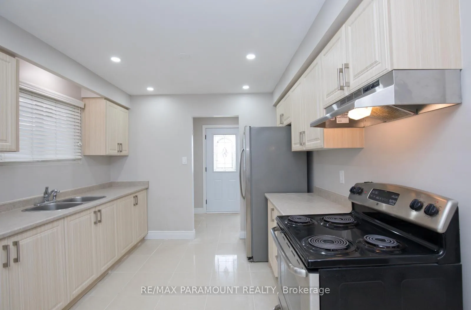 Photo 10 of Unit Upper, 19 Horne Drive, Brampton, Brampton North — HOMEH
