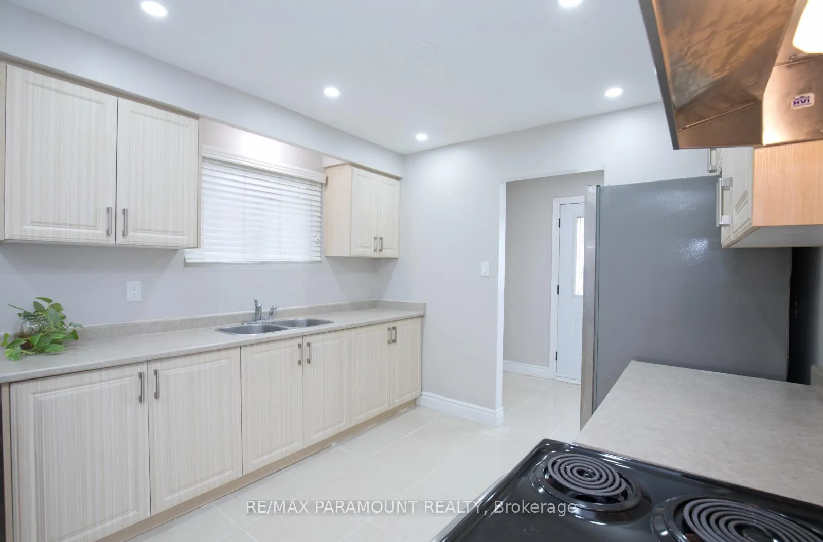 Photo 11 of Unit Upper, 19 Horne Drive, Brampton, Brampton North — HOMEH