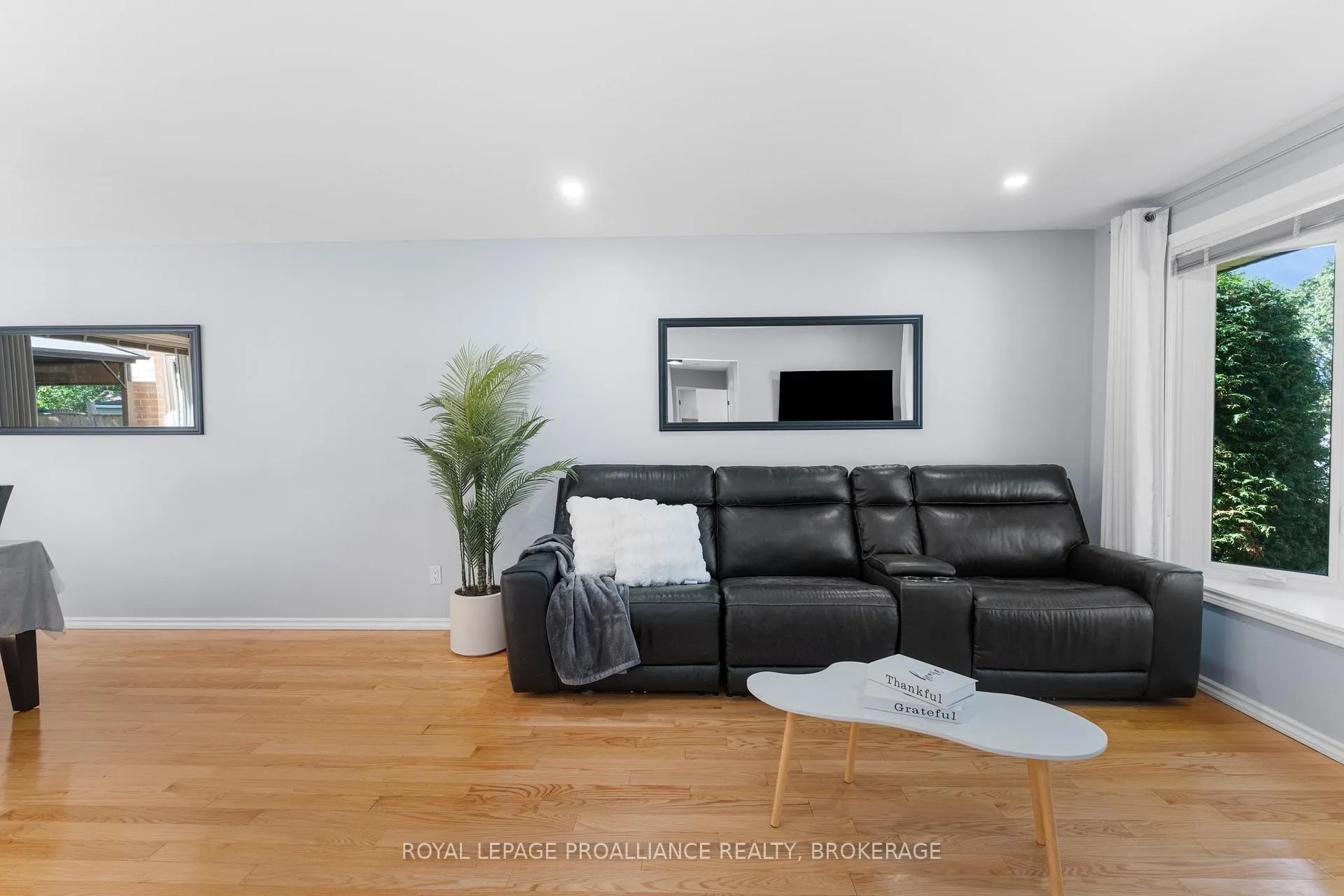 Photo 10 of 918 Edinborough Crescent, Kingston, North of Taylor-Kidd Blvd — HOMEH