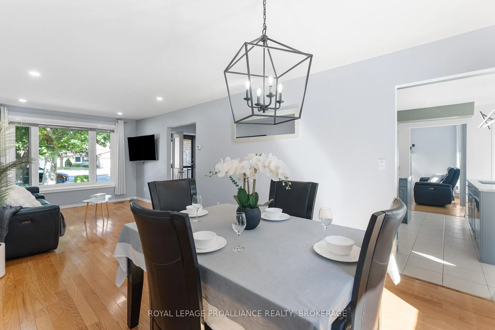 Photo 13 of 918 Edinborough Crescent, Kingston, North of Taylor-Kidd Blvd — HOMEH