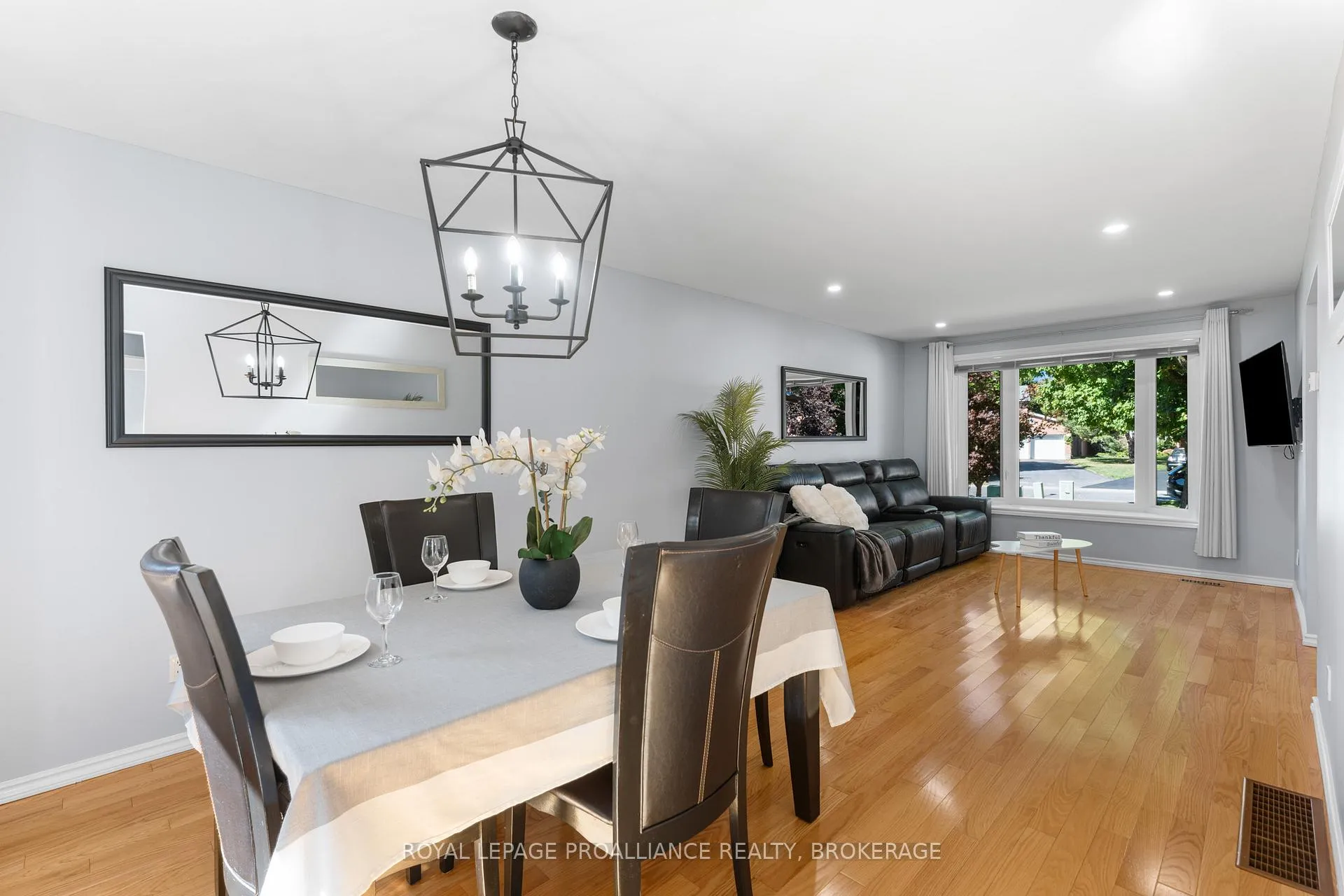 Photo 14 of 918 Edinborough Crescent, Kingston, North of Taylor-Kidd Blvd — HOMEH
