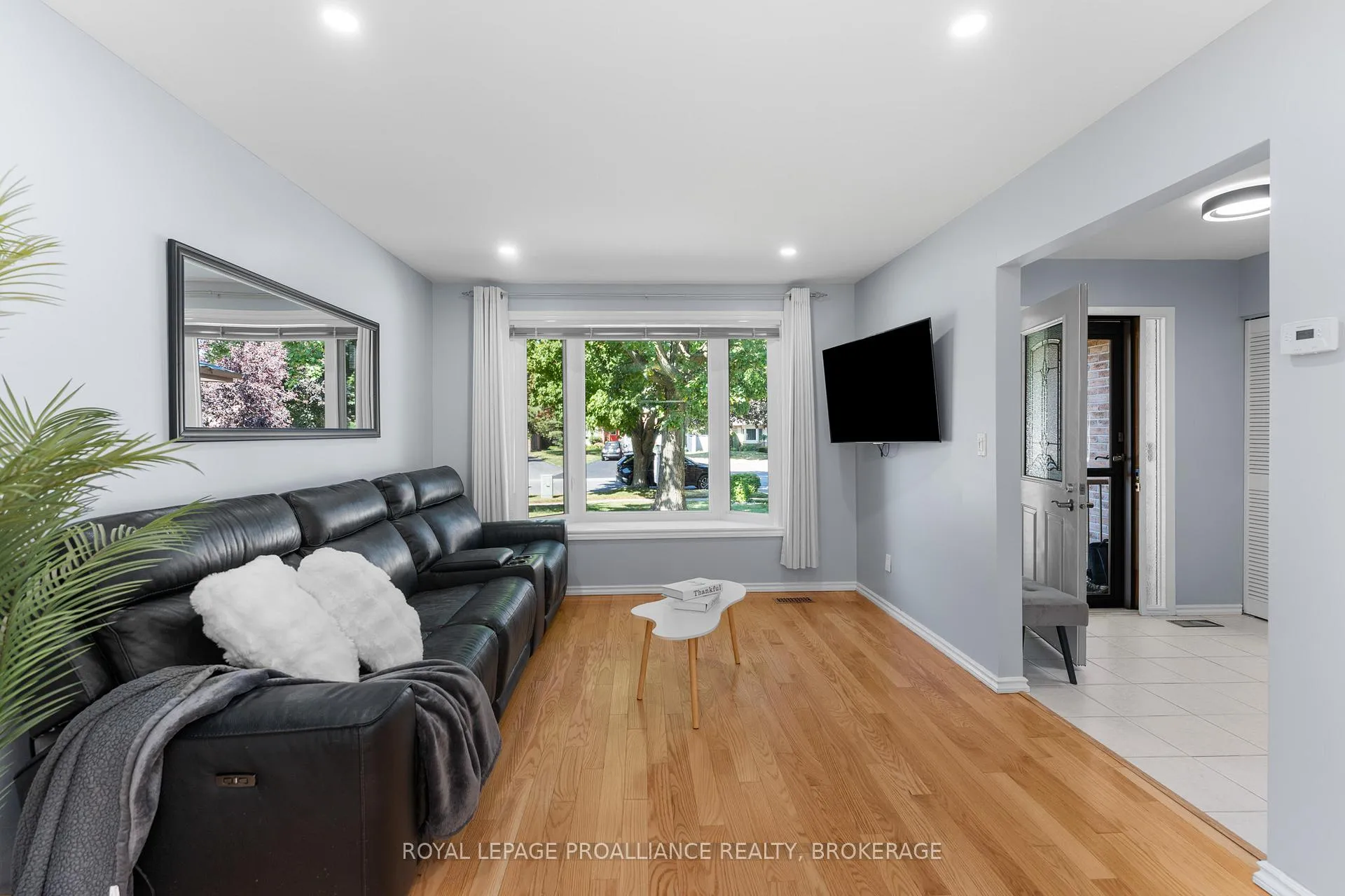 Photo 15 of 918 Edinborough Crescent, Kingston, North of Taylor-Kidd Blvd — HOMEH