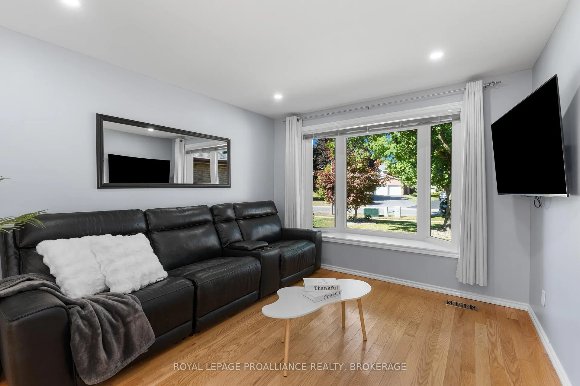 Photo 16 of 918 Edinborough Crescent, Kingston, North of Taylor-Kidd Blvd — HOMEH