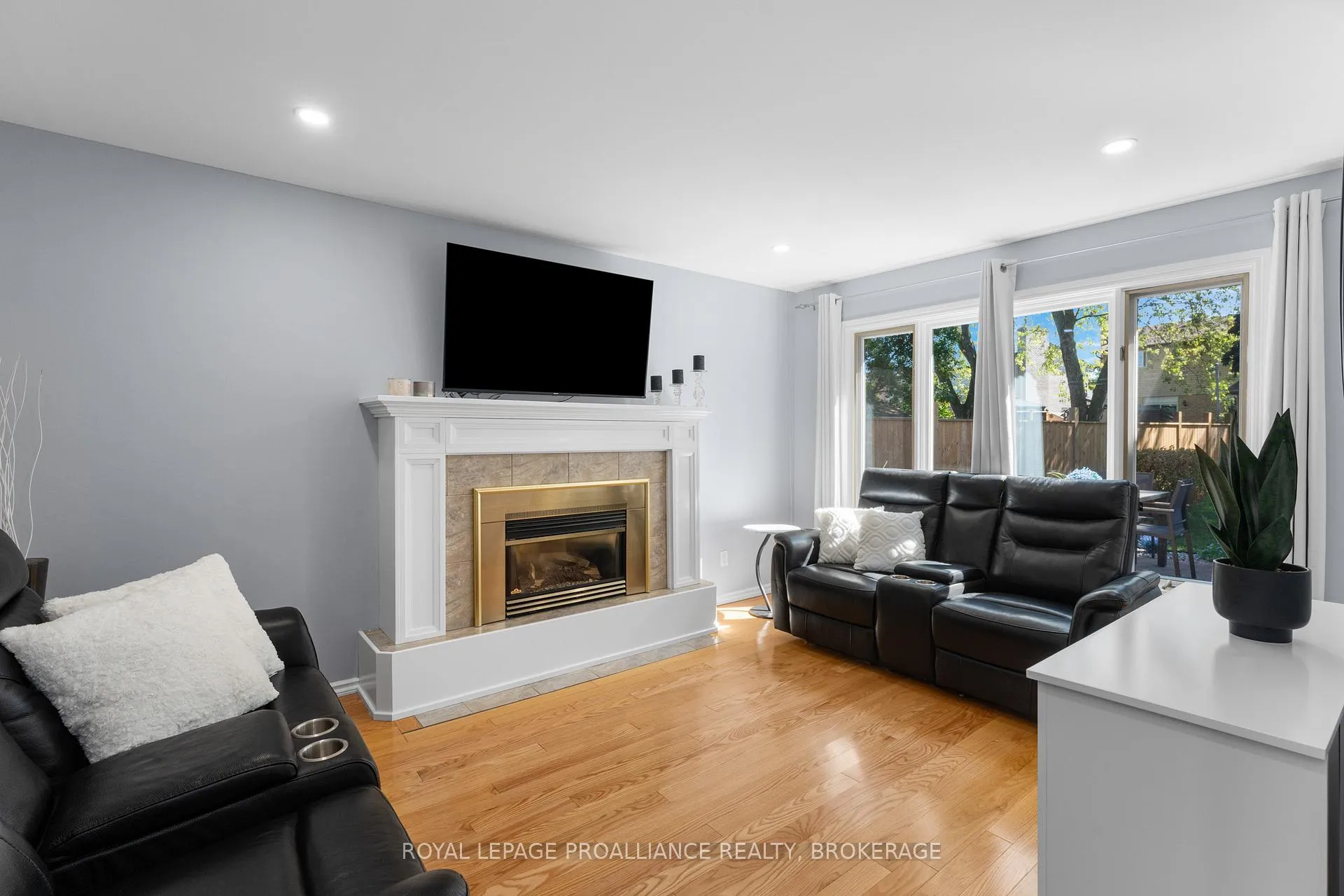 Photo 26 of 918 Edinborough Crescent, Kingston, North of Taylor-Kidd Blvd — HOMEH
