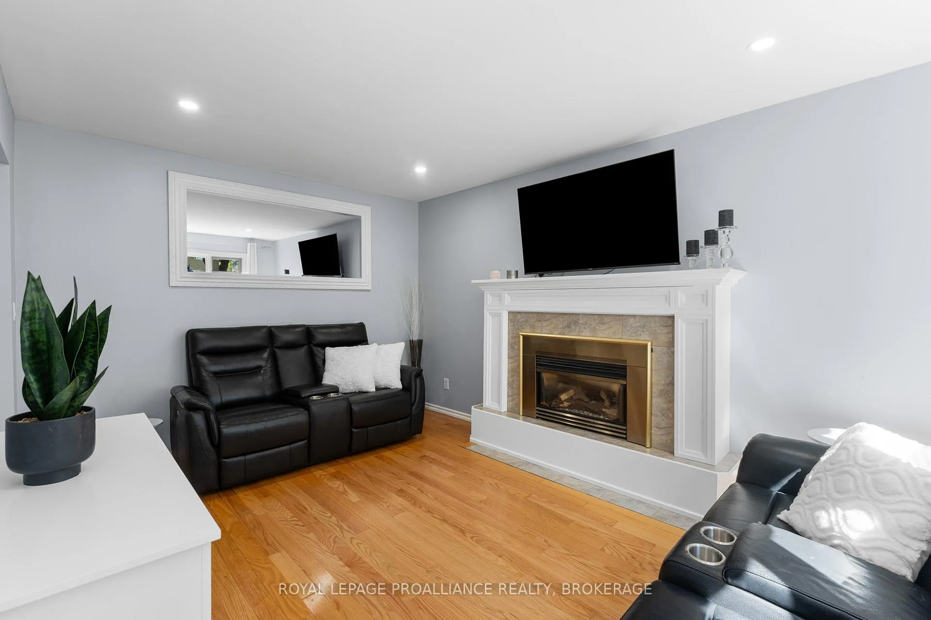 Photo 27 of 918 Edinborough Crescent, Kingston, North of Taylor-Kidd Blvd — HOMEH