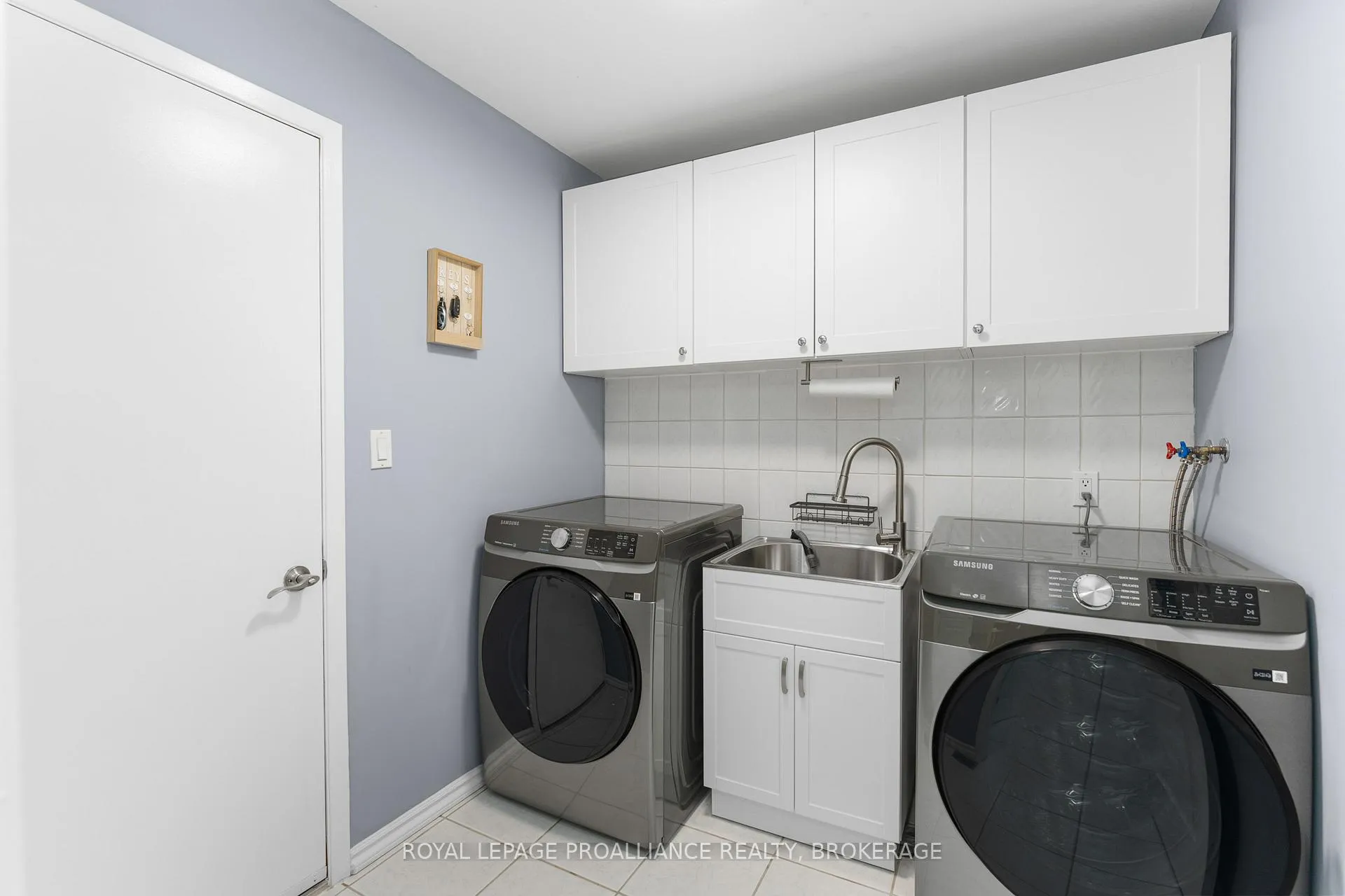 Photo 29 of 918 Edinborough Crescent, Kingston, North of Taylor-Kidd Blvd — HOMEH
