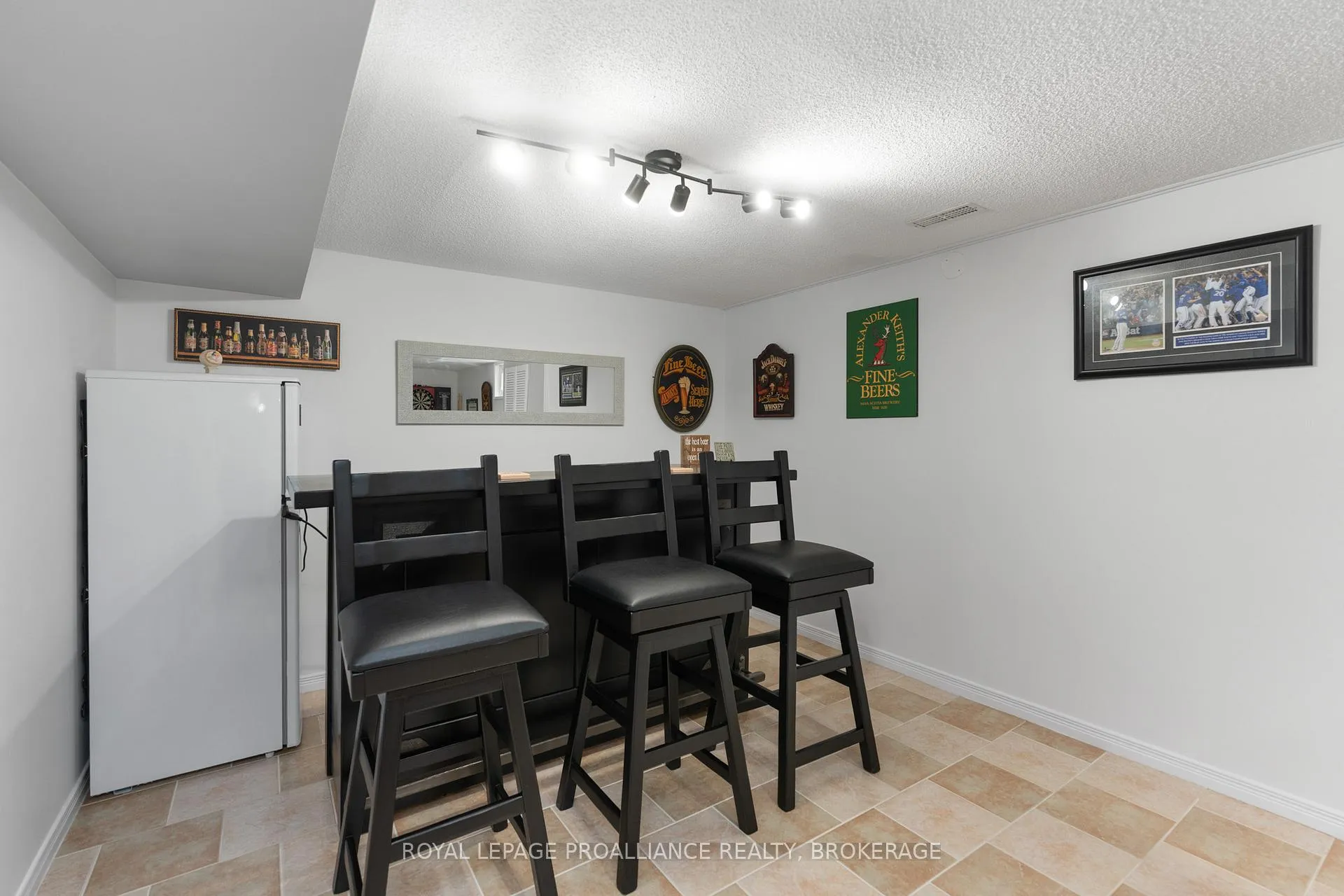 Photo 41 of 918 Edinborough Crescent, Kingston, North of Taylor-Kidd Blvd — HOMEH