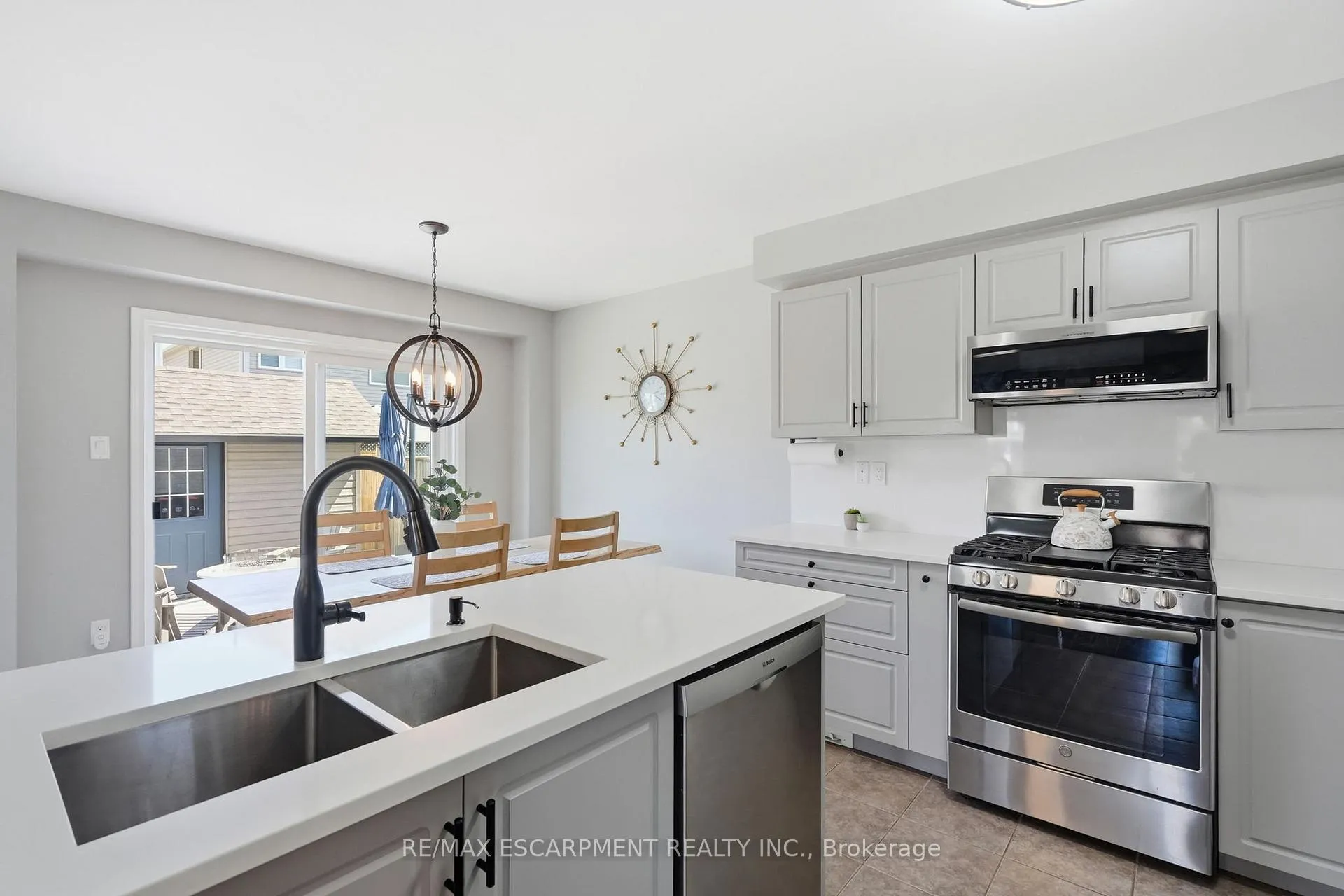 Photo 9 of 3 Cleghorn Drive, Hamilton, Binbrook — HOMEH