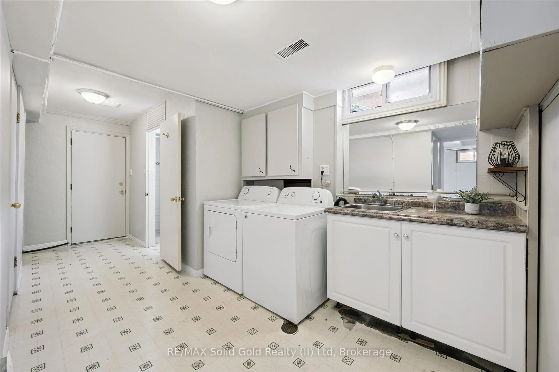 Photo 36 of 95 Weichel Street, Kitchener — HOMEH