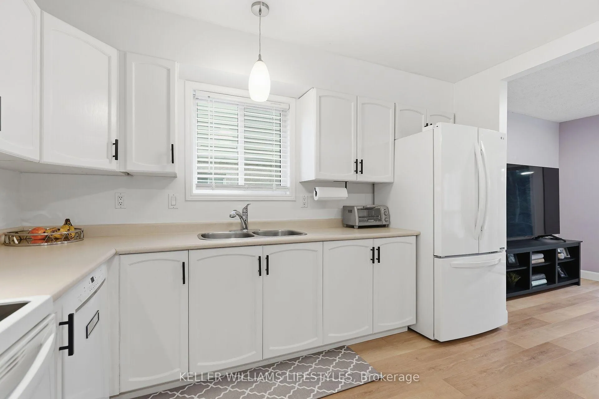 Photo 14 of 22 Tanoak Drive, London, North E — HOMEH