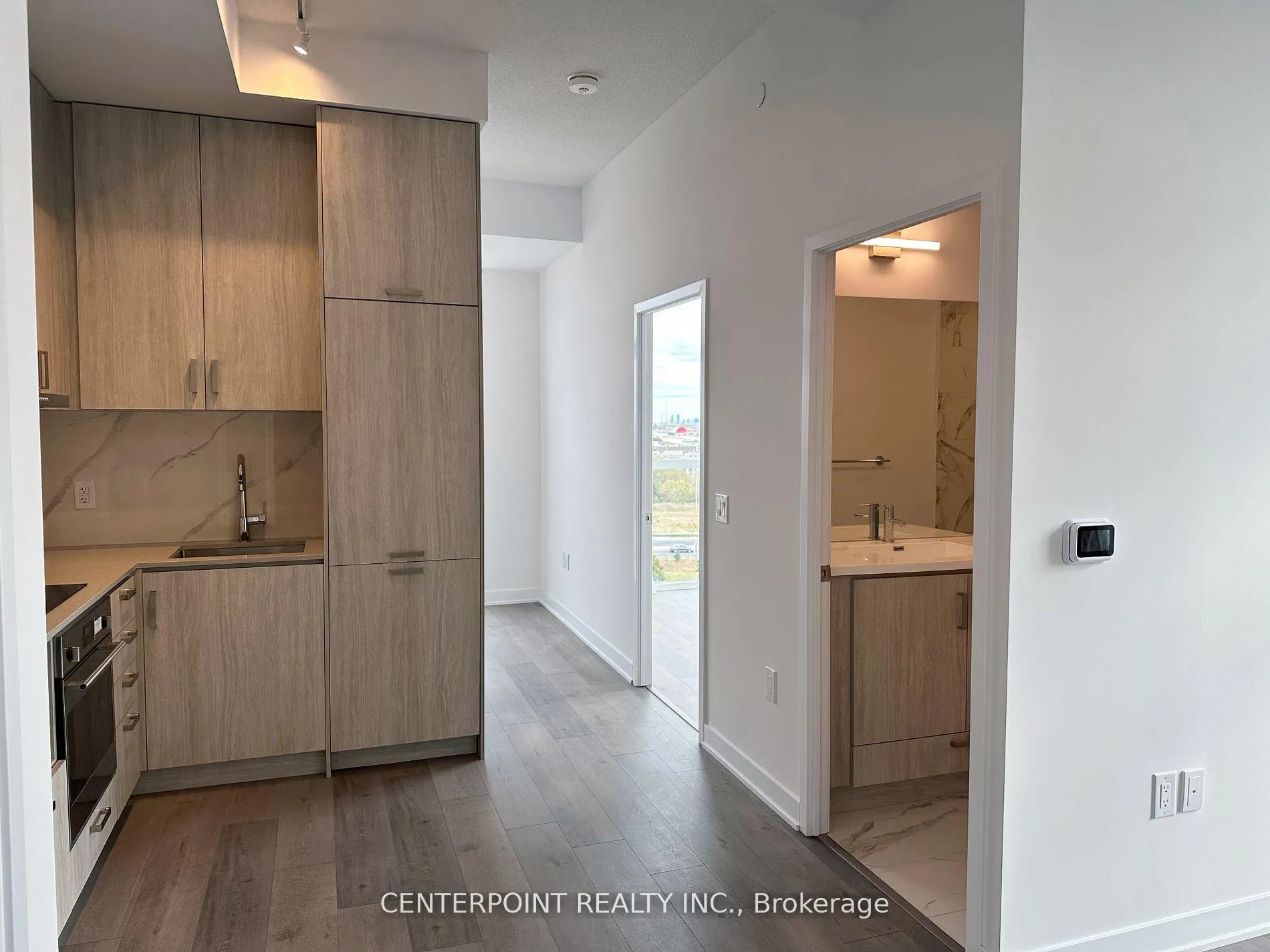 Photo 5 of Unit 919, 60 Honeycrisp Crescent, Vaughan, Vaughan Corporate Centre — HOMEH