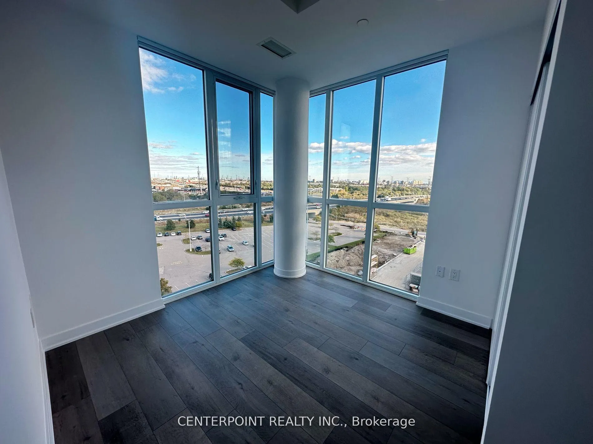 Photo 6 of Unit 919, 60 Honeycrisp Crescent, Vaughan, Vaughan Corporate Centre — HOMEH