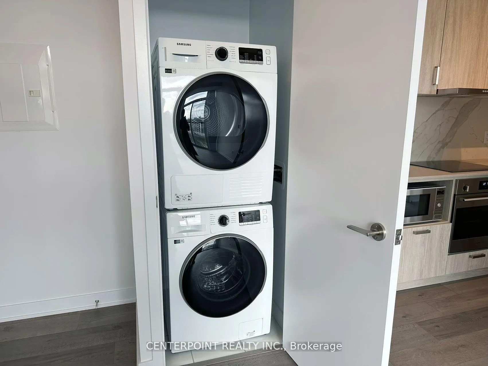 Photo 11 of Unit 919, 60 Honeycrisp Crescent, Vaughan, Vaughan Corporate Centre — HOMEH