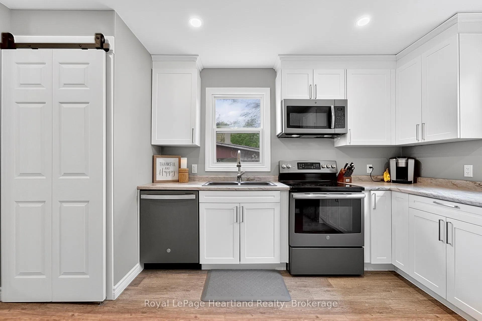 Photo 3 of 160 Richmond Street, Bluewater, Hensall — HOMEH
