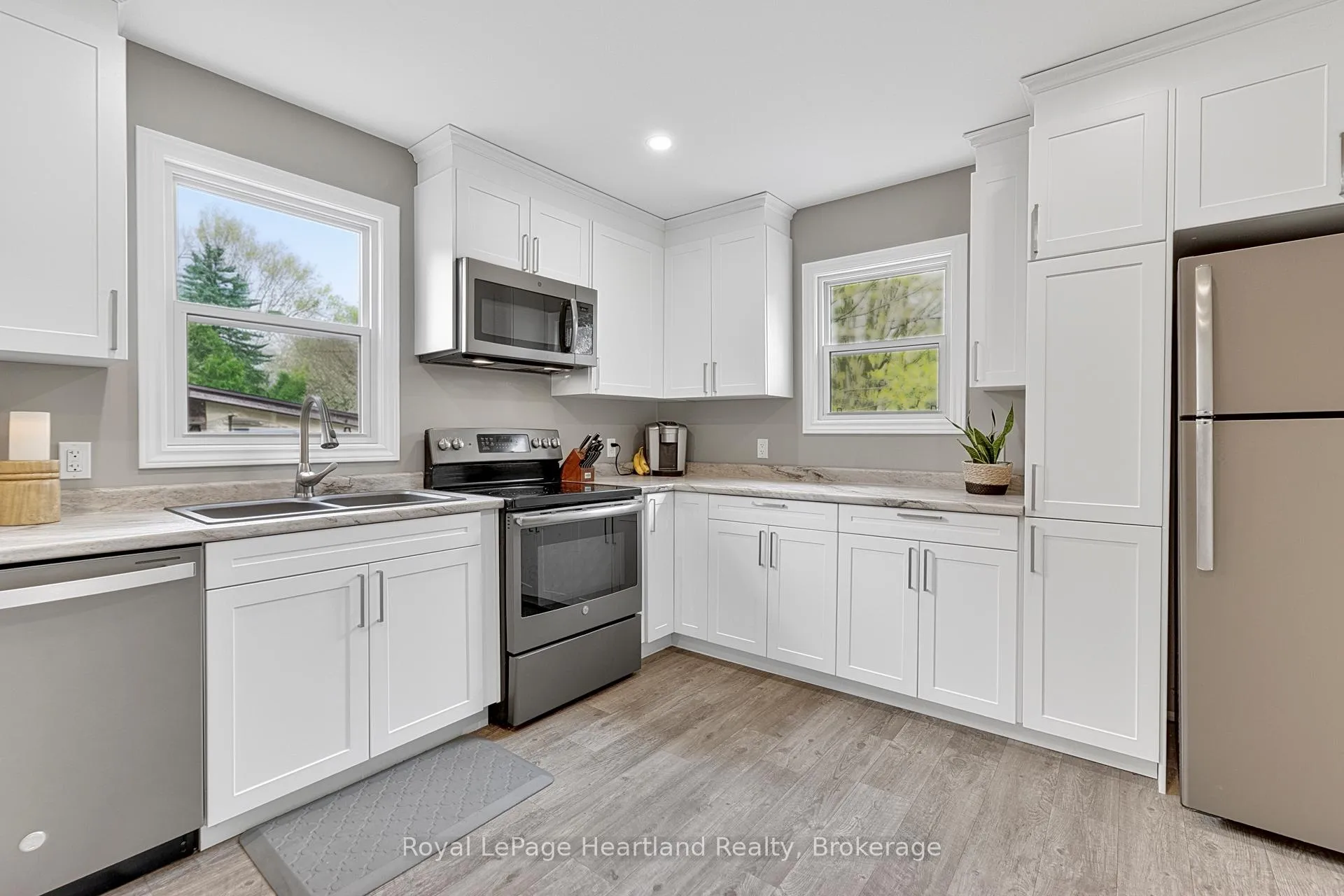 Photo 4 of 160 Richmond Street, Bluewater, Hensall — HOMEH