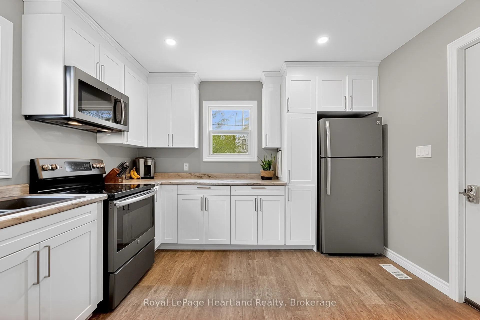Photo 5 of 160 Richmond Street, Bluewater, Hensall — HOMEH