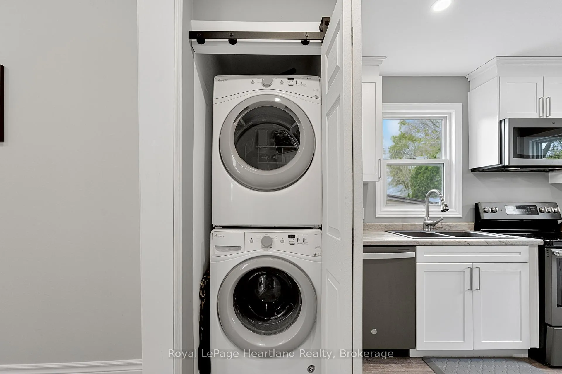 Photo 6 of 160 Richmond Street, Bluewater, Hensall — HOMEH