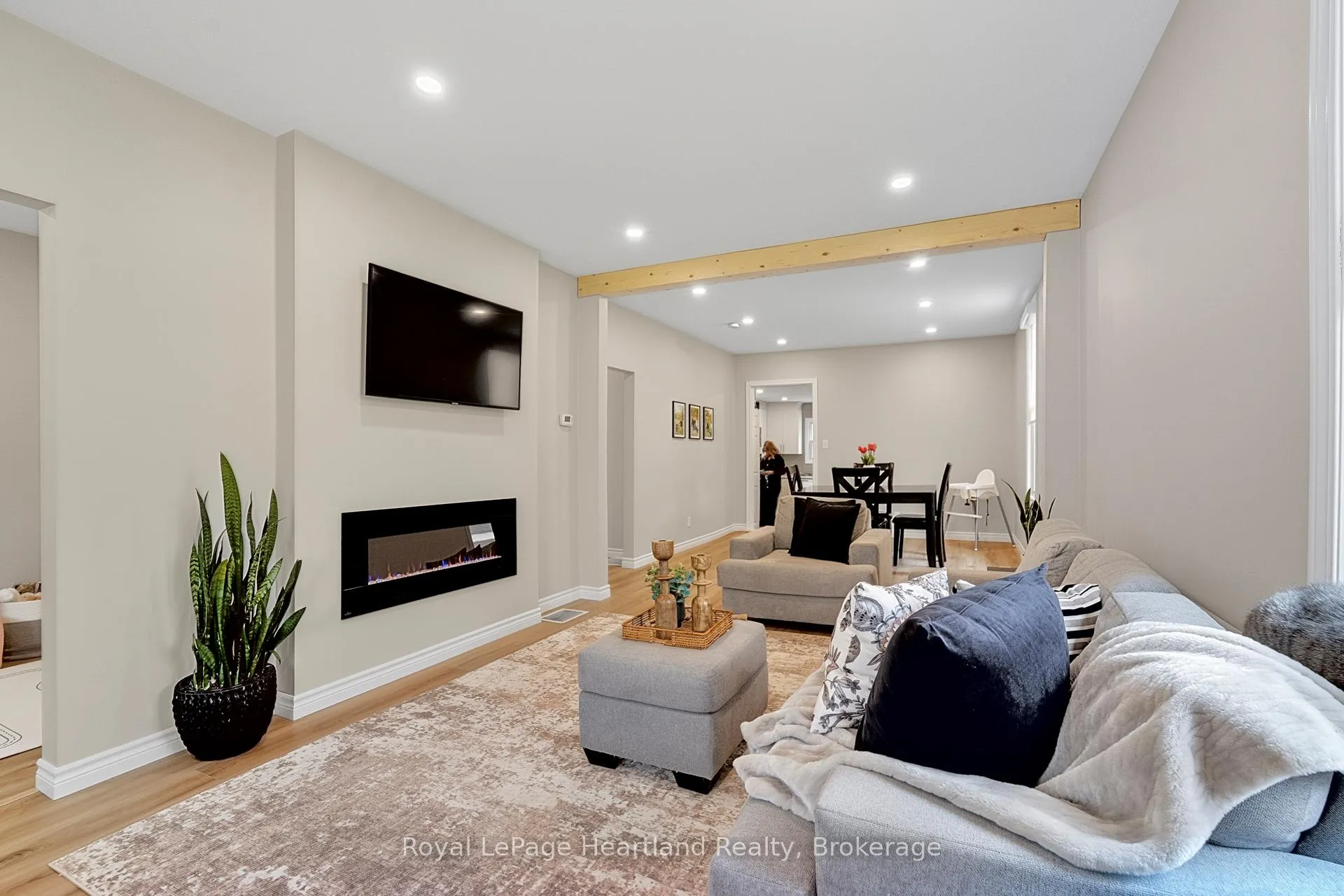 Photo 13 of 160 Richmond Street, Bluewater, Hensall — HOMEH