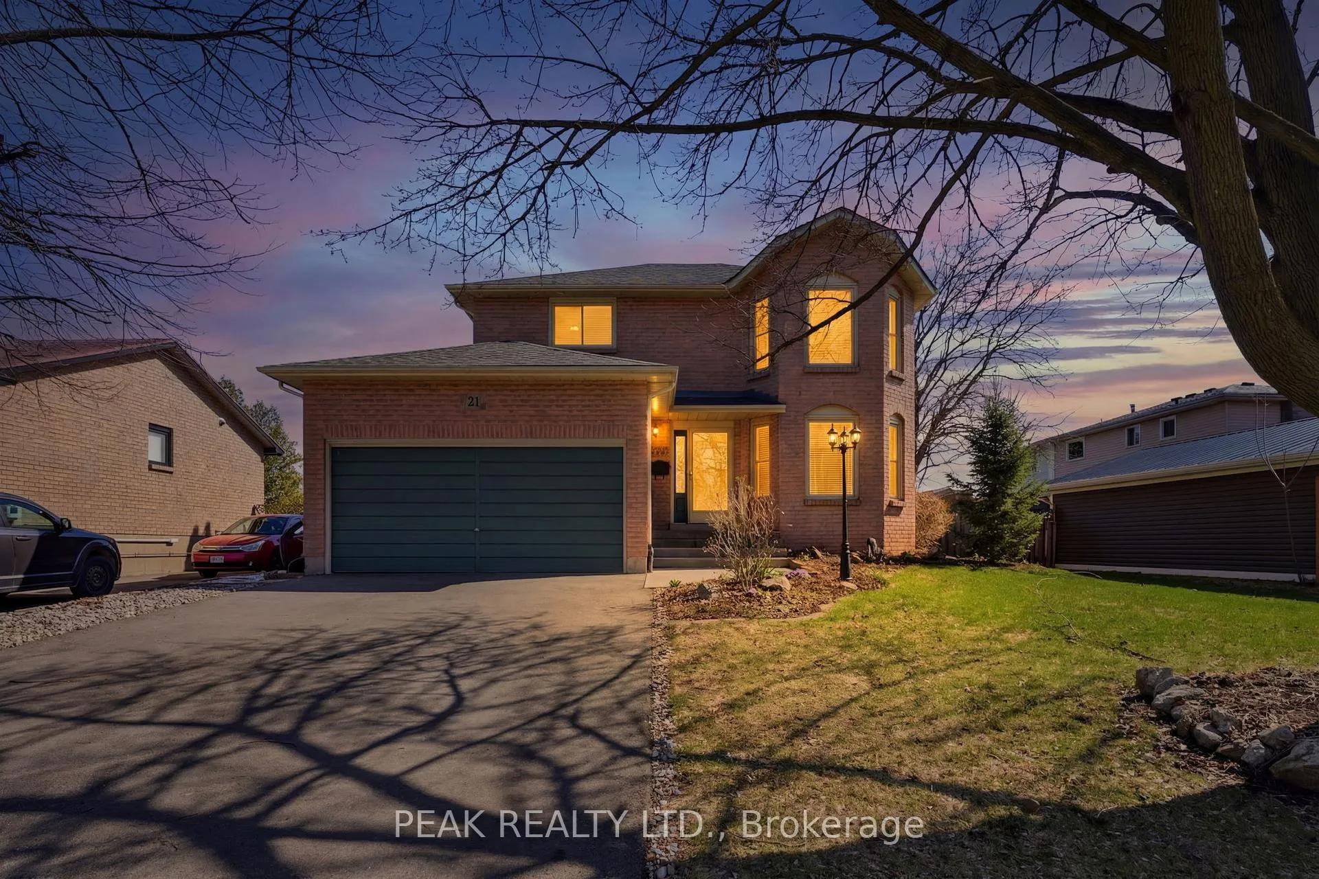 Photo 2 of 21 Garden Crescent, Brant, Paris — HOMEH
