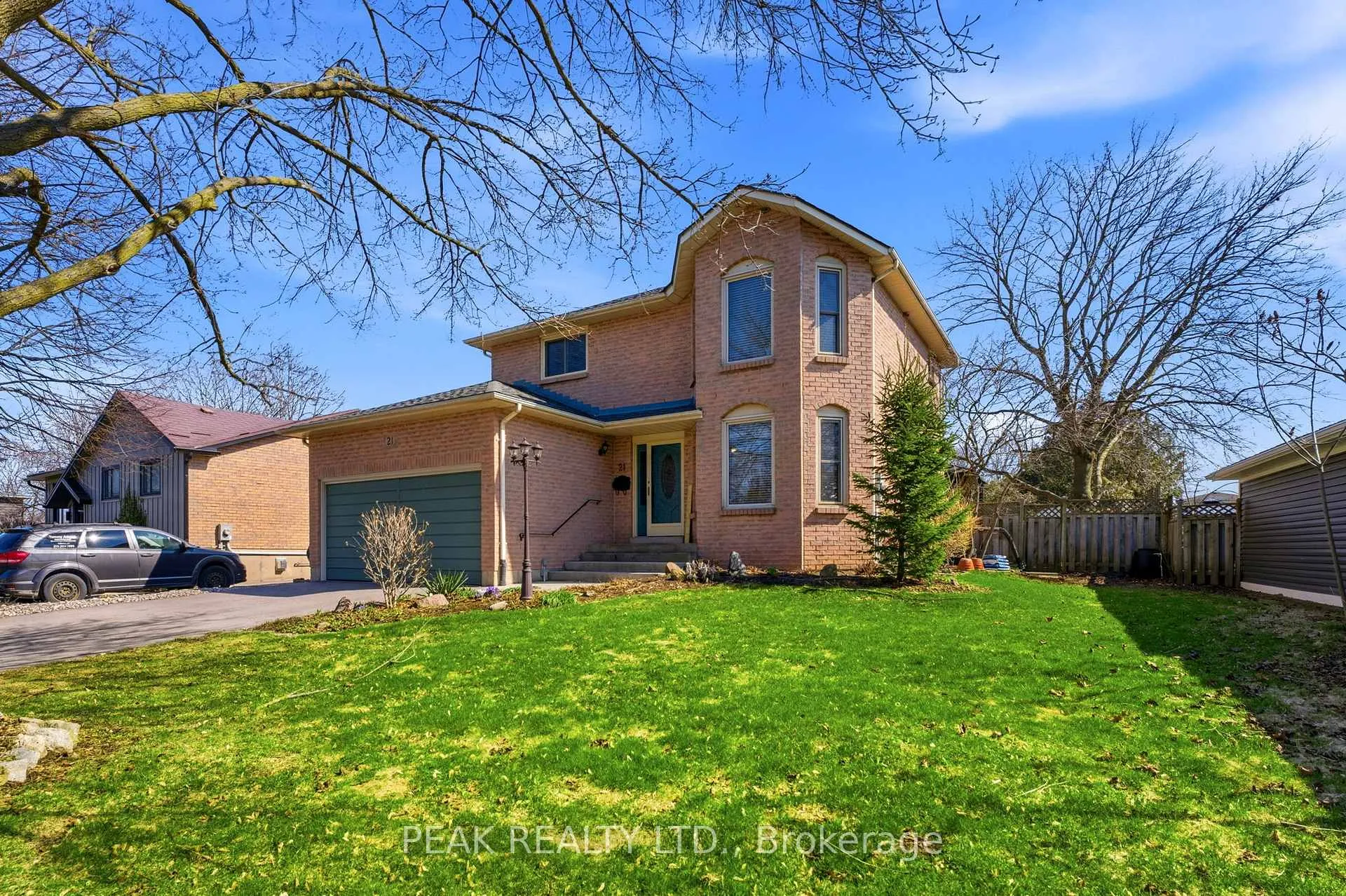 Photo 3 of 21 Garden Crescent, Brant, Paris — HOMEH