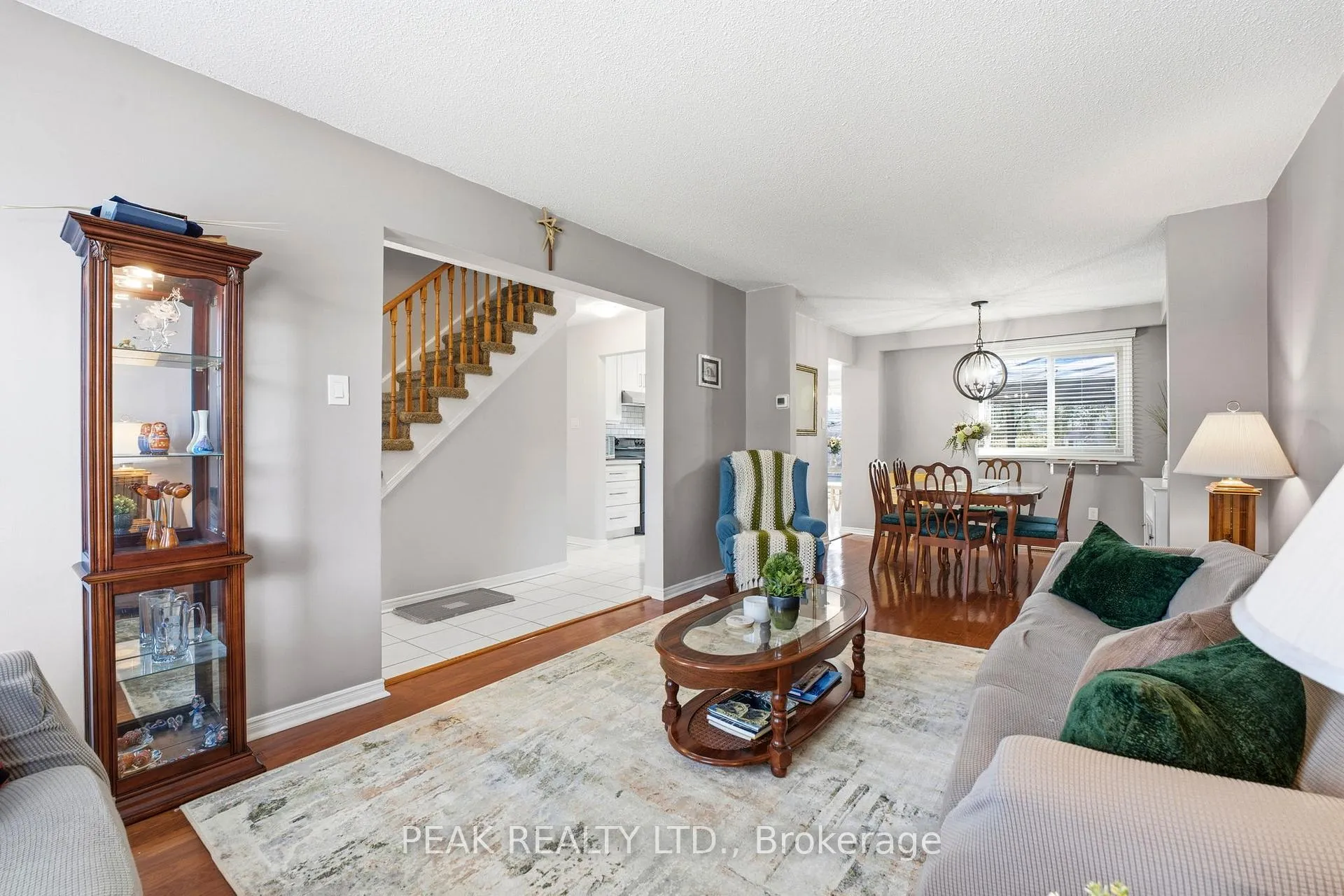 Photo 7 of 21 Garden Crescent, Brant, Paris — HOMEH