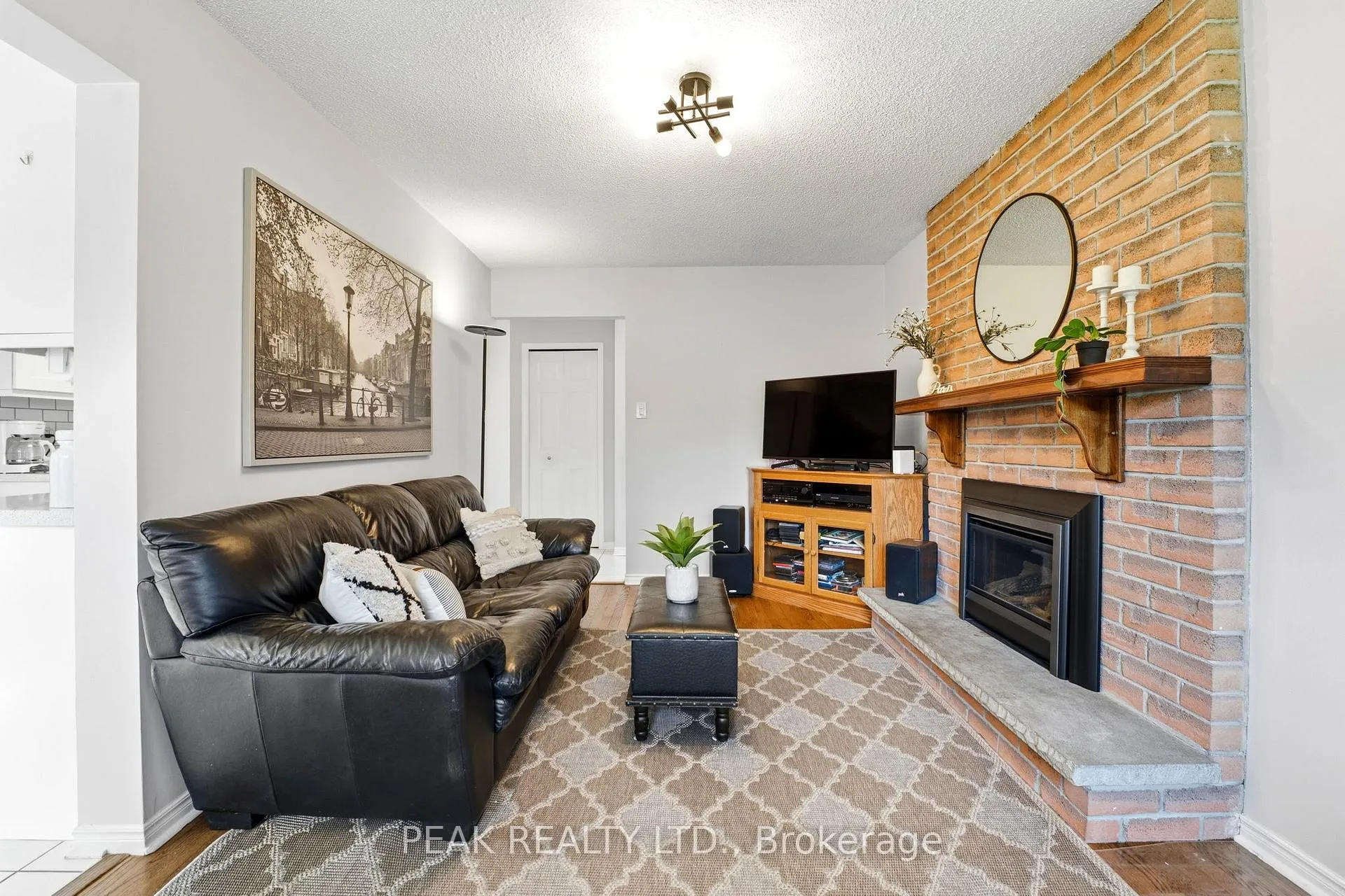 Photo 9 of 21 Garden Crescent, Brant, Paris — HOMEH
