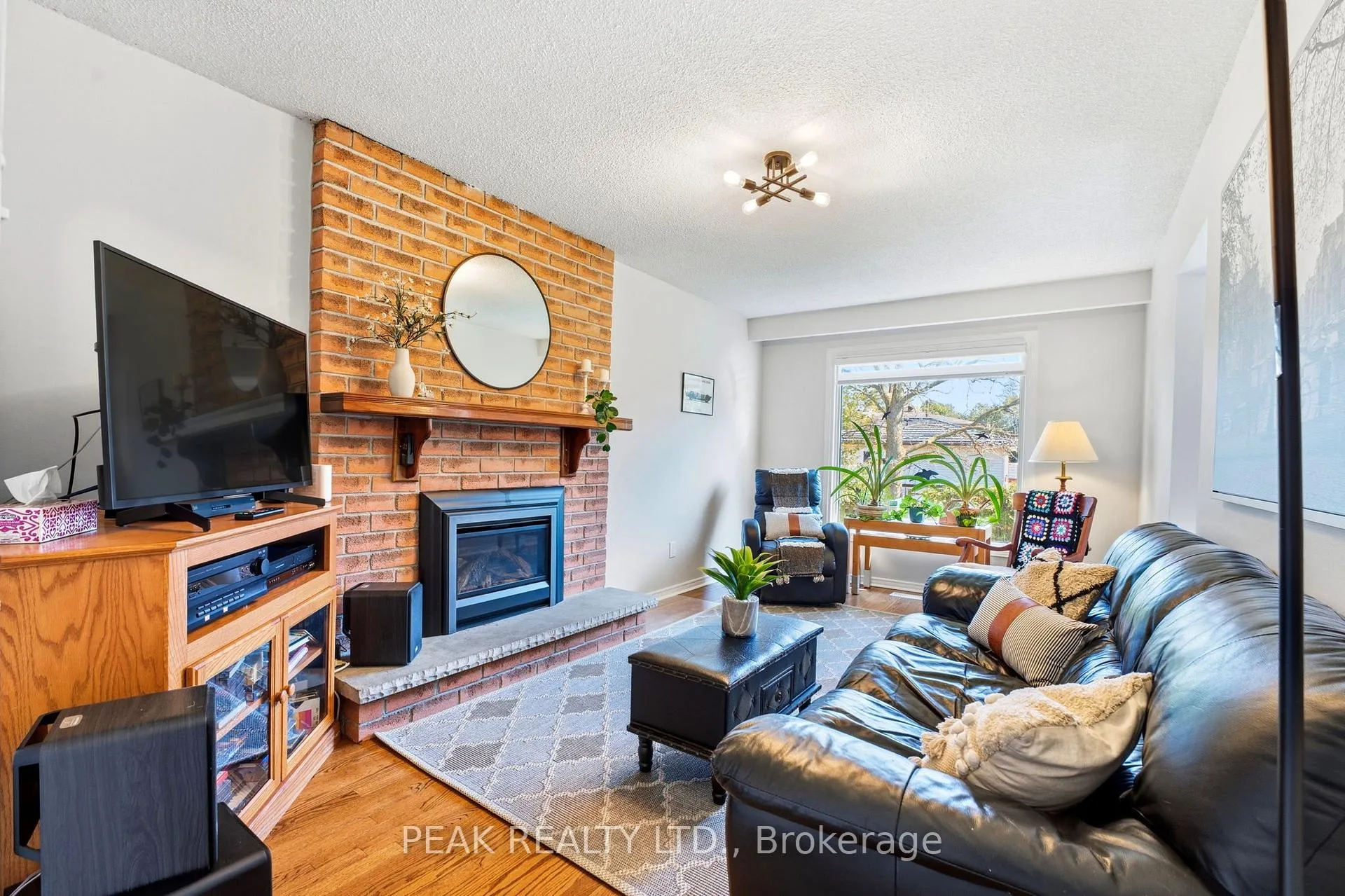 Photo 11 of 21 Garden Crescent, Brant, Paris — HOMEH