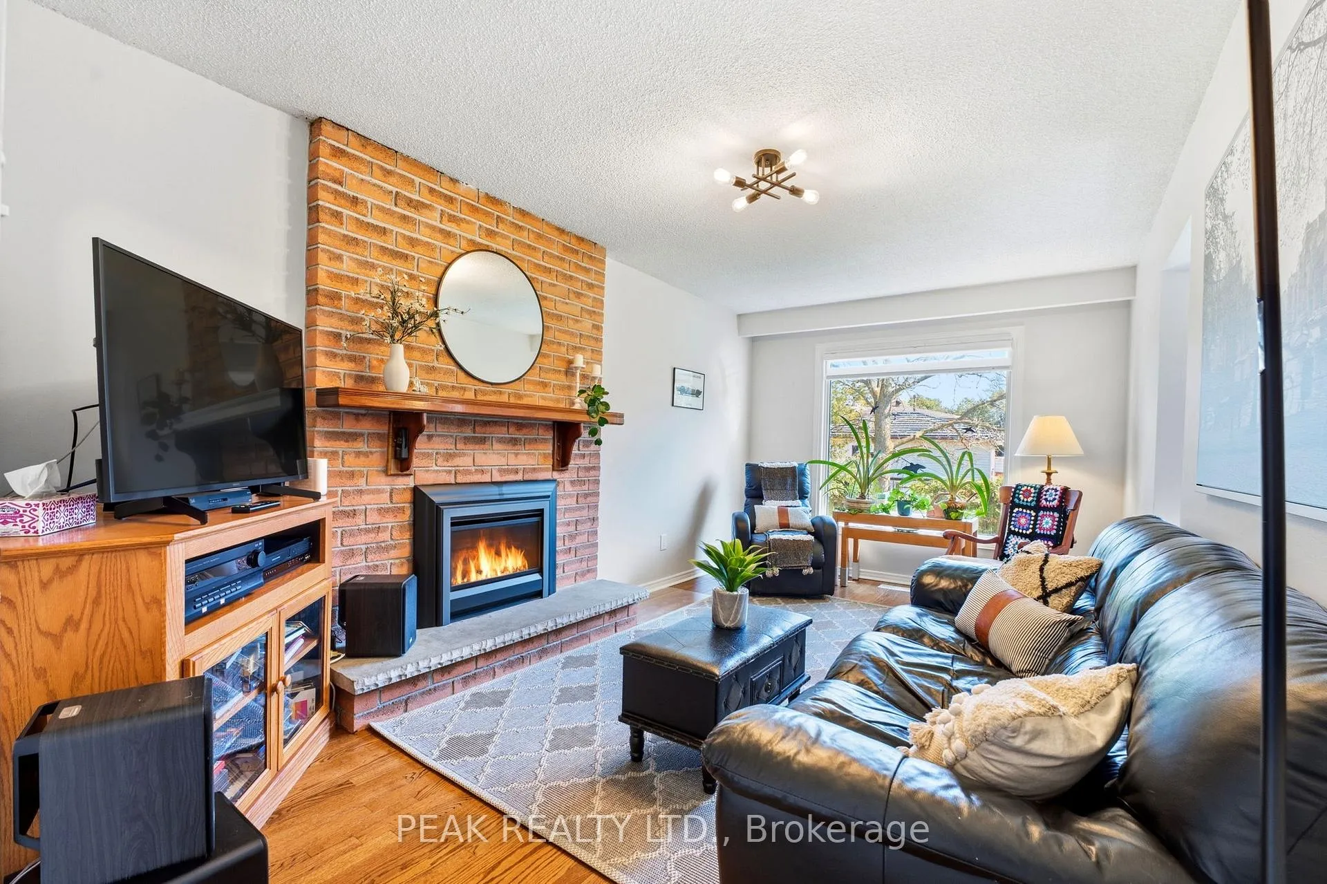 Photo 12 of 21 Garden Crescent, Brant, Paris — HOMEH