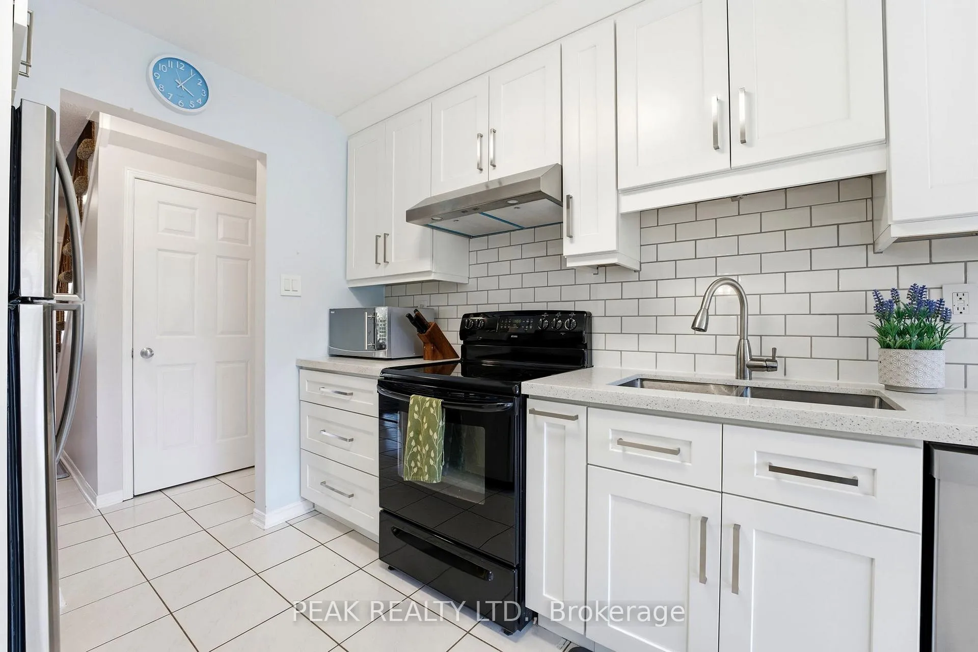 Photo 15 of 21 Garden Crescent, Brant, Paris — HOMEH