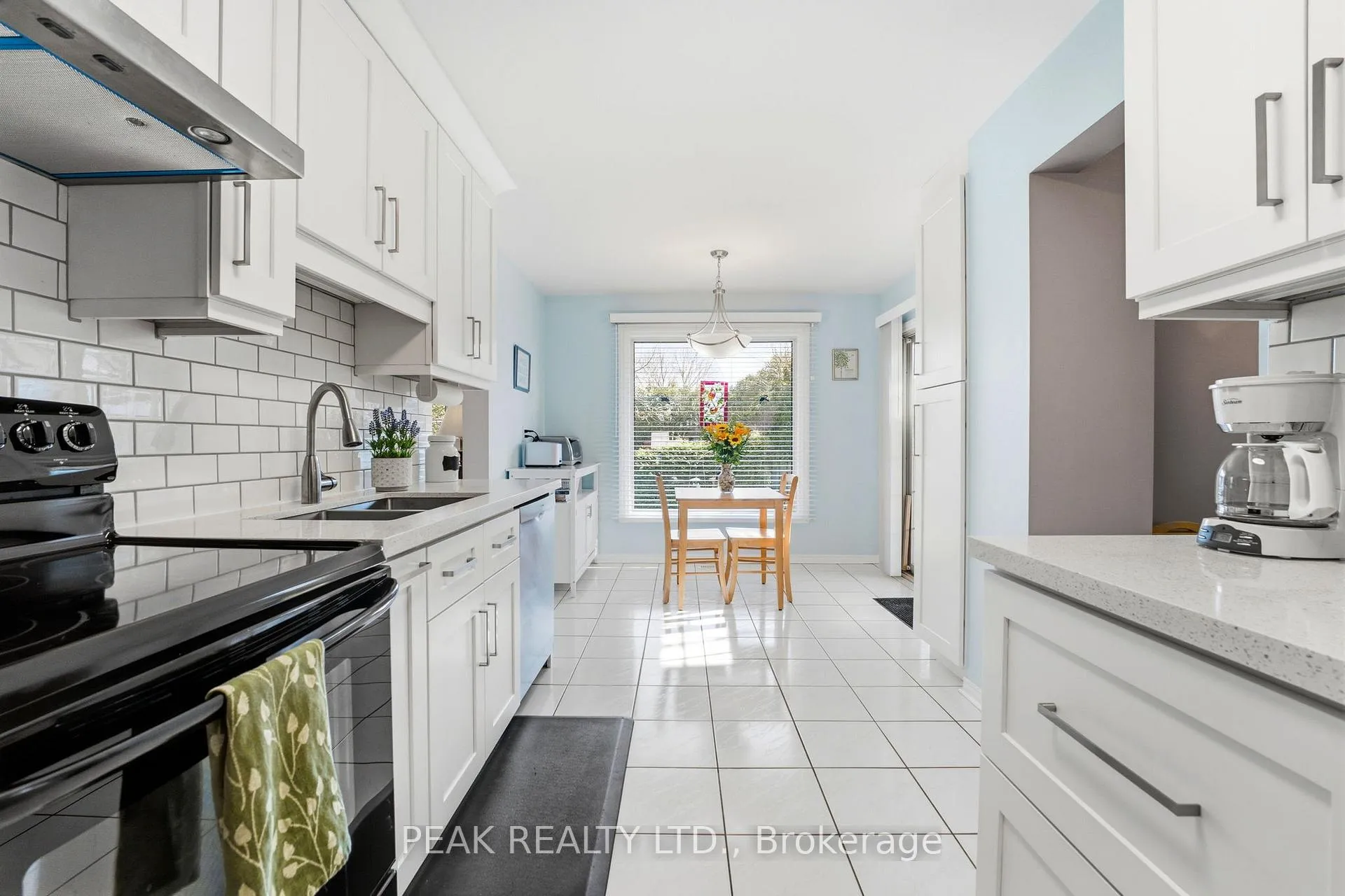 Photo 16 of 21 Garden Crescent, Brant, Paris — HOMEH