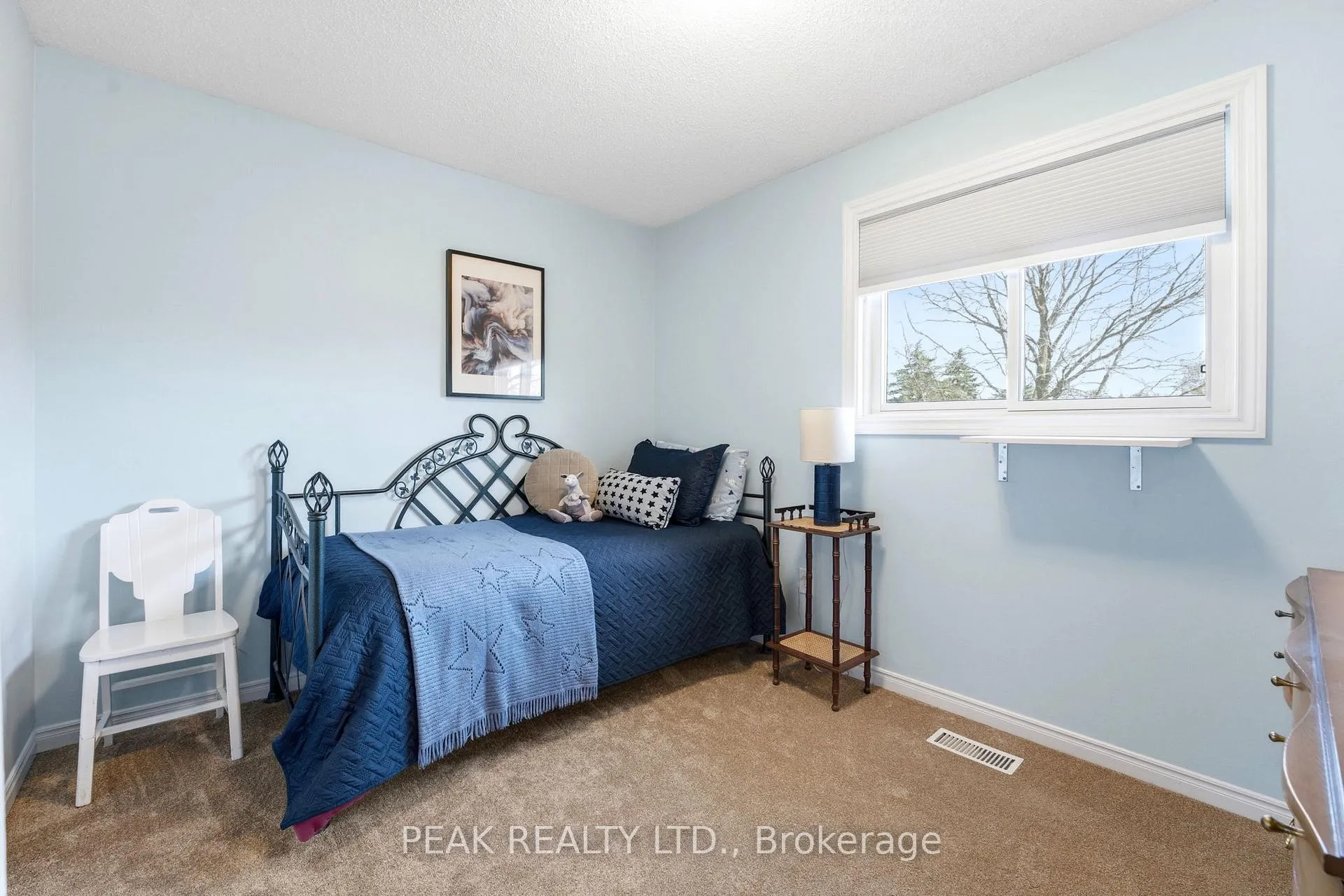 Photo 23 of 21 Garden Crescent, Brant, Paris — HOMEH
