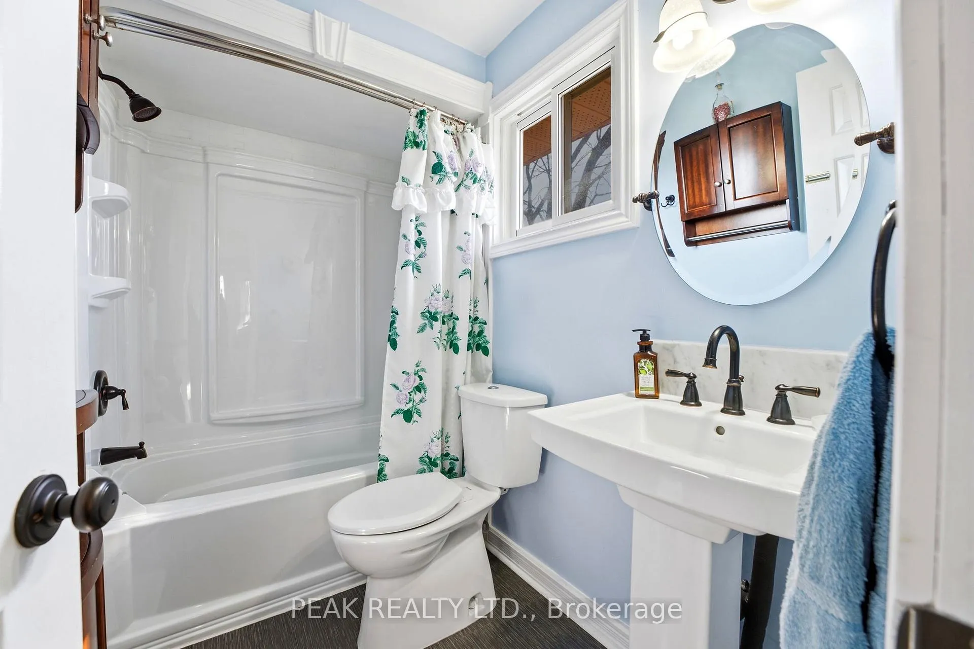Photo 25 of 21 Garden Crescent, Brant, Paris — HOMEH