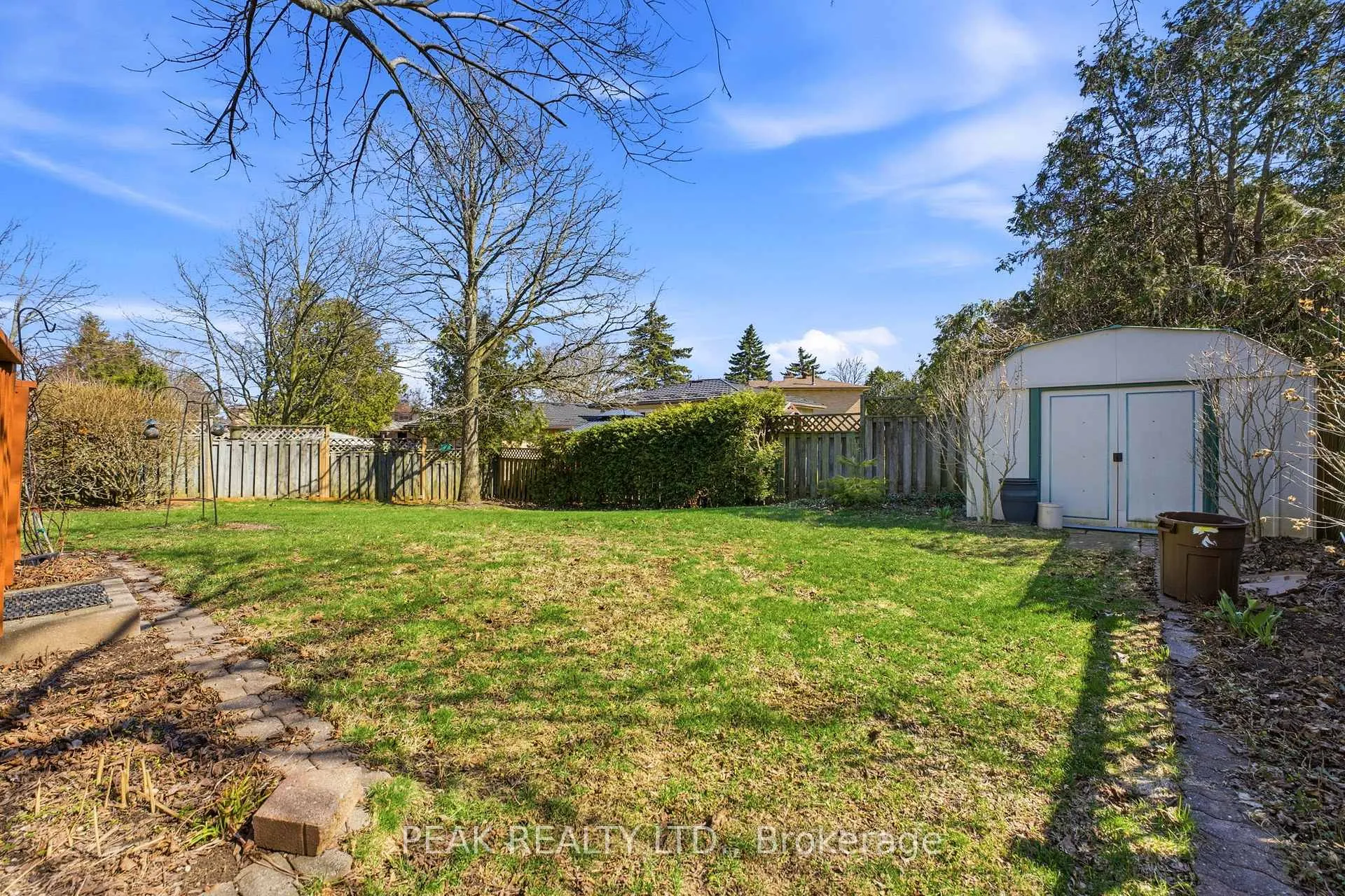 Photo 34 of 21 Garden Crescent, Brant, Paris — HOMEH