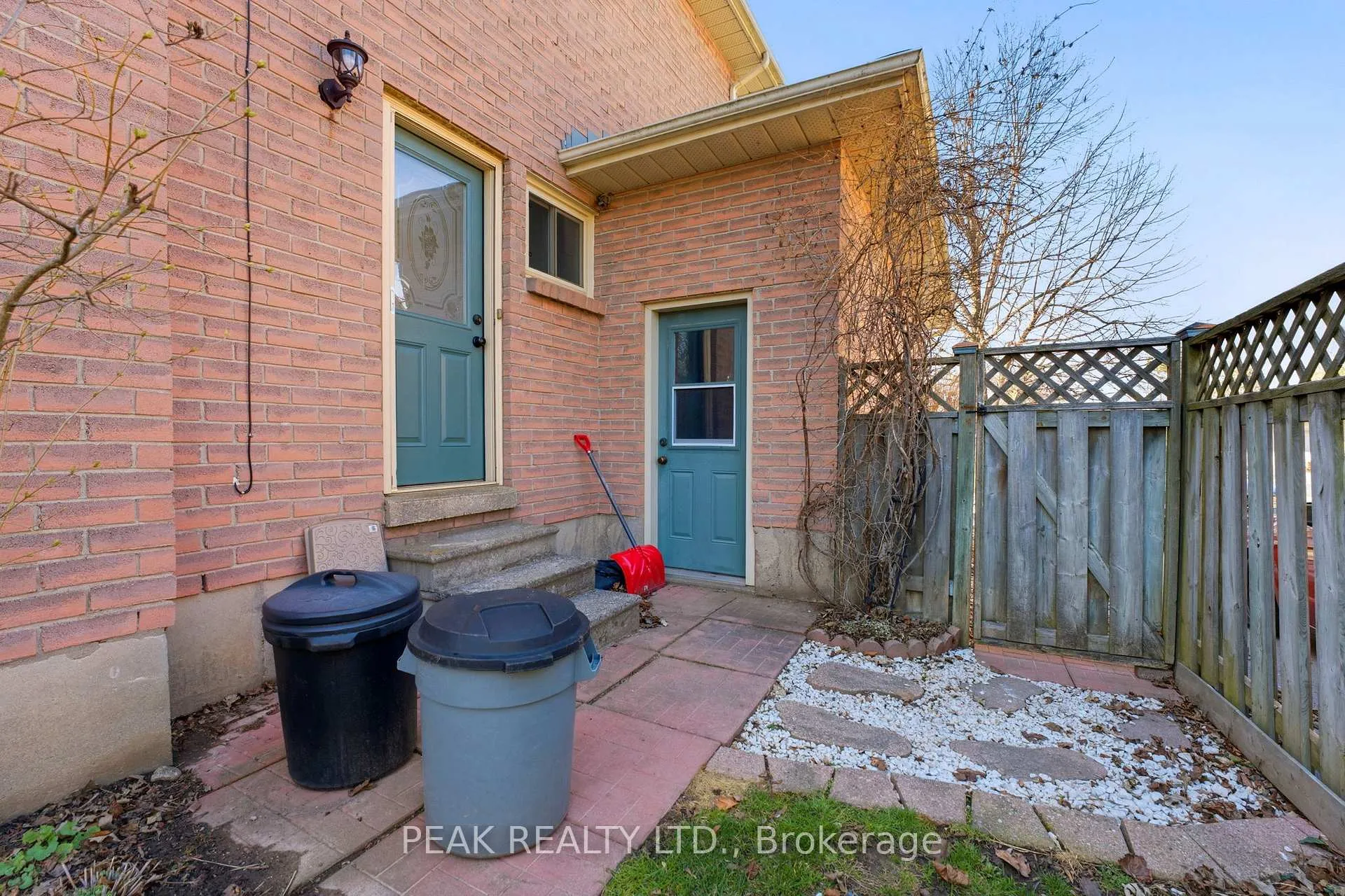 Photo 42 of 21 Garden Crescent, Brant, Paris — HOMEH